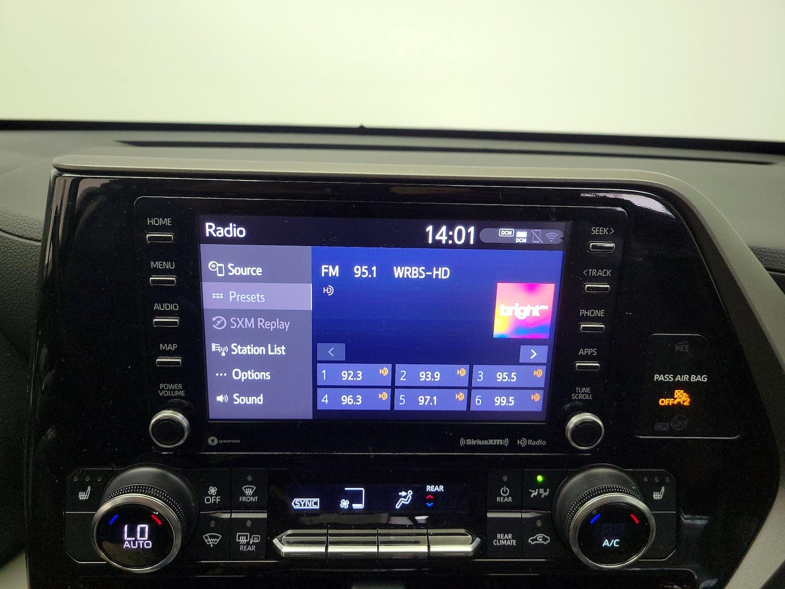 2022 Toyota Highlander XLE - Photo 16