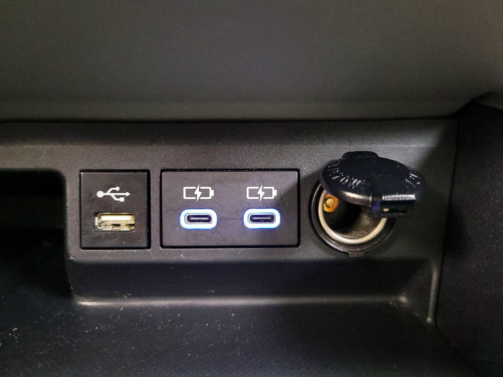 2022 Toyota Highlander XLE - Photo 19