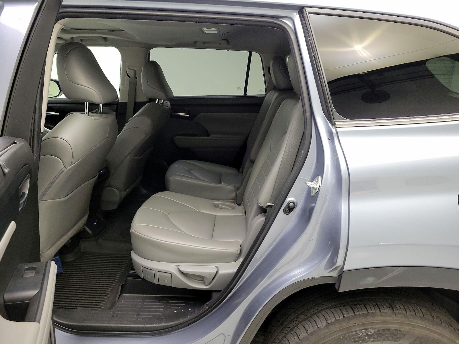 2022 Toyota Highlander XLE - Photo 21
