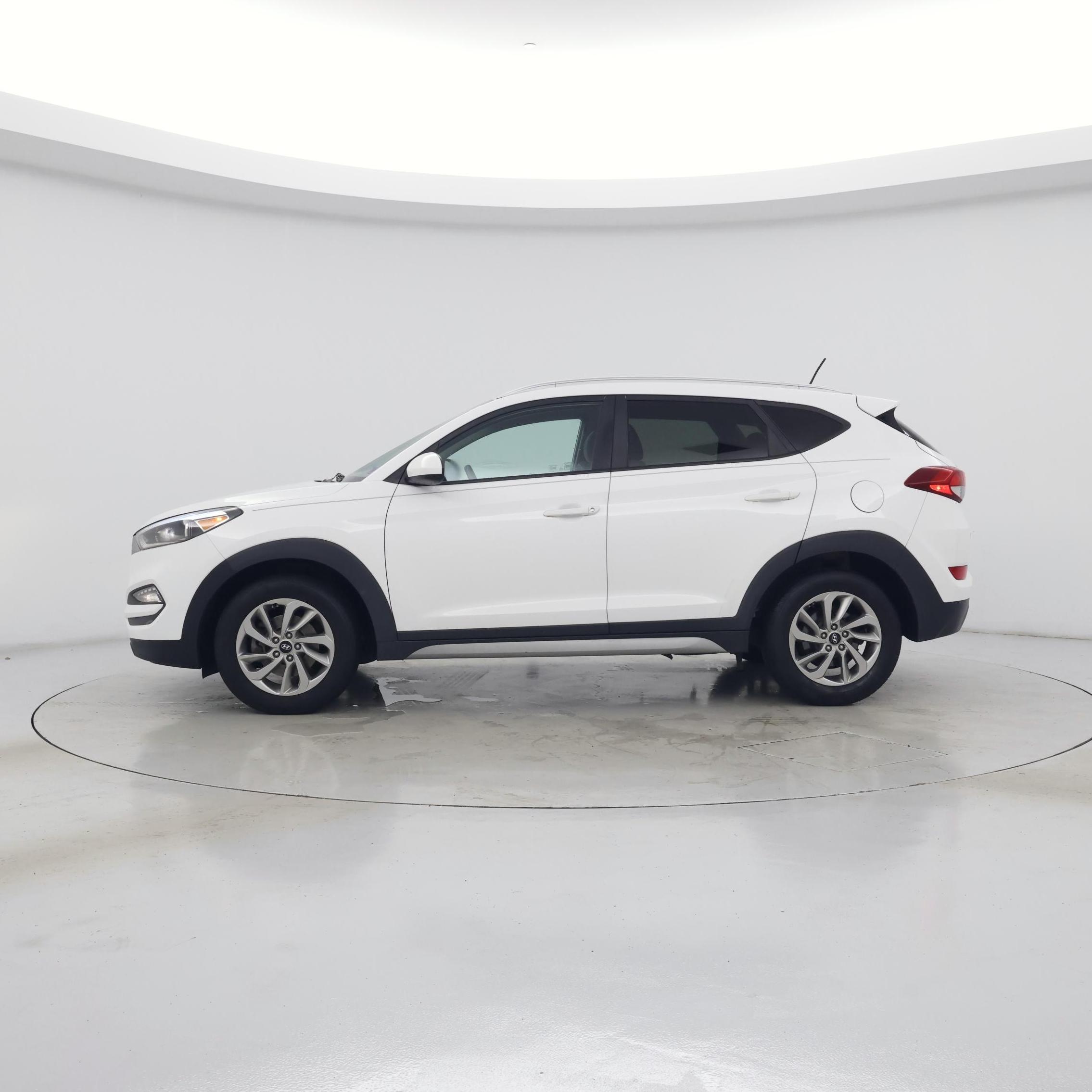 Thumbnail: 2017 Hyundai Tucson - 3