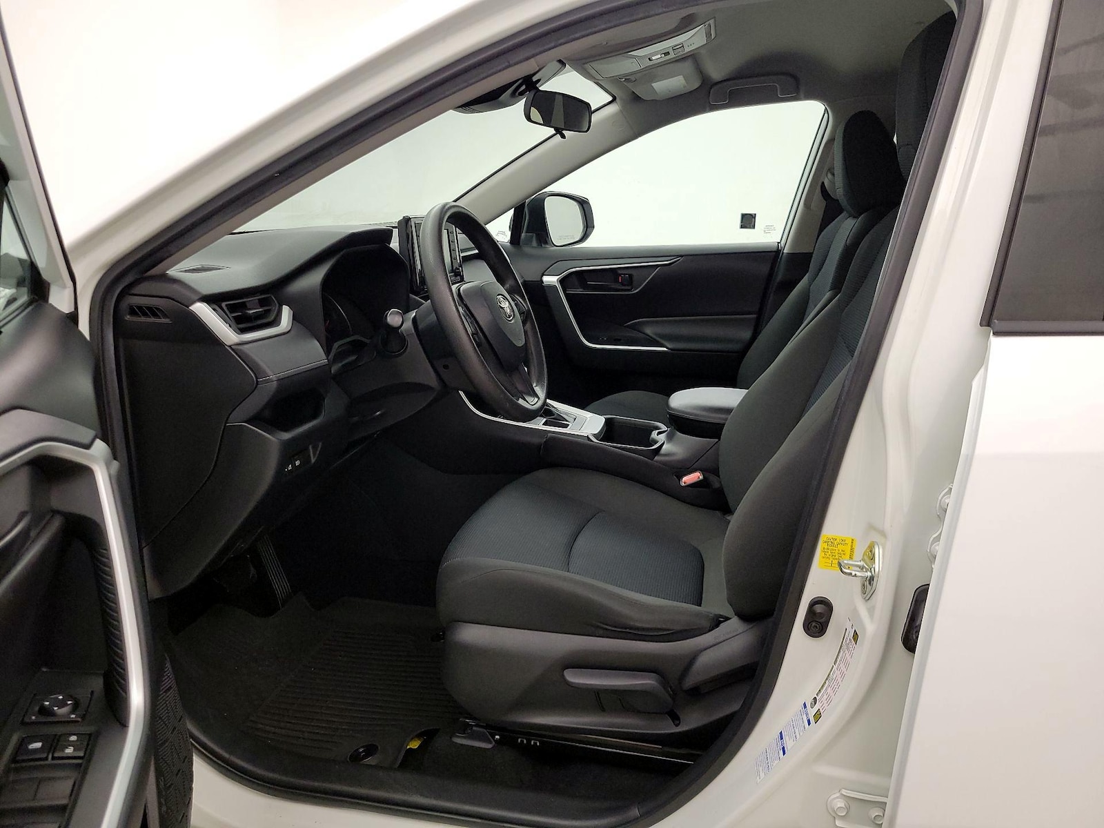 2022 Toyota RAV4 LE - Photo 12