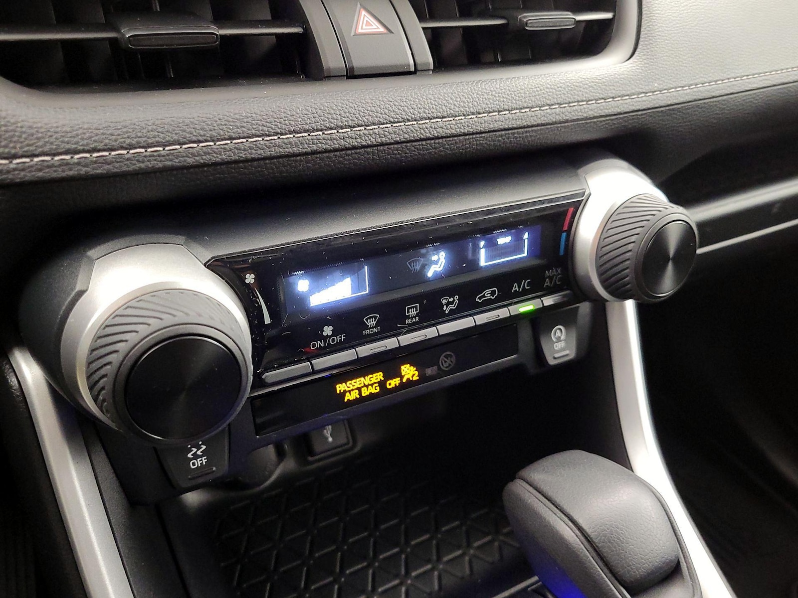 2022 Toyota RAV4 LE - Photo 17