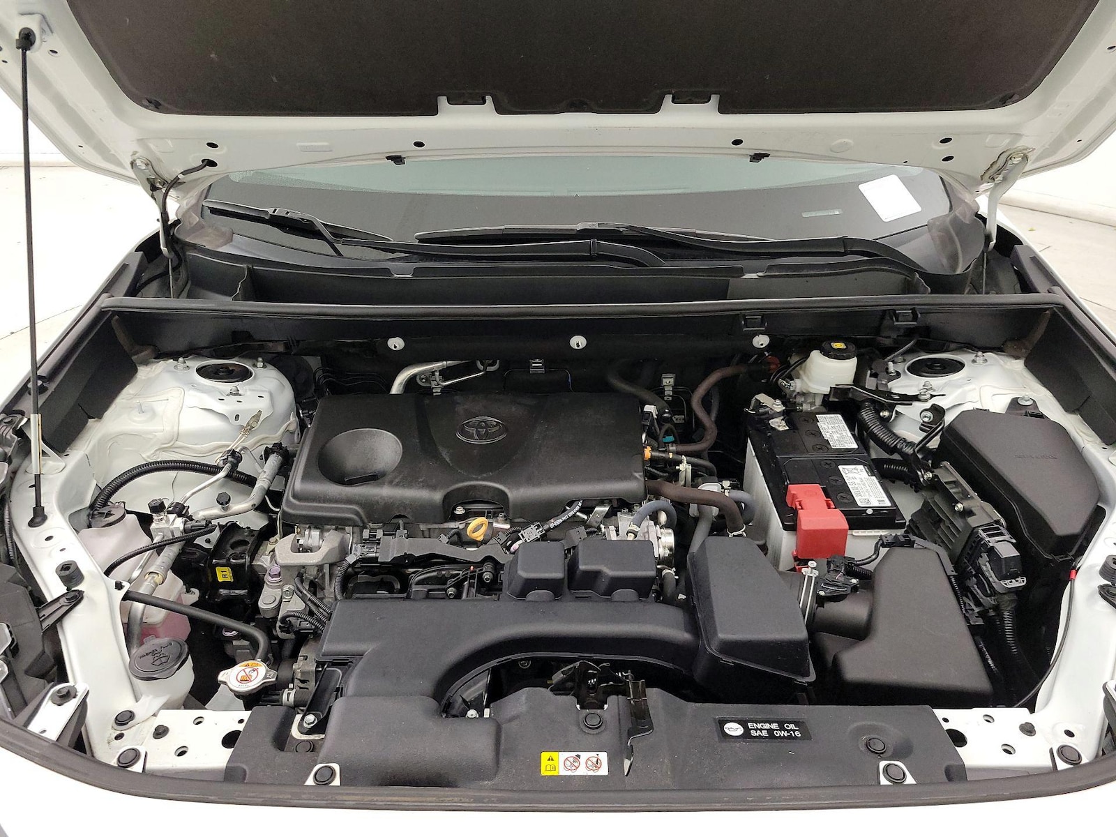 2022 Toyota RAV4 LE - Photo 22