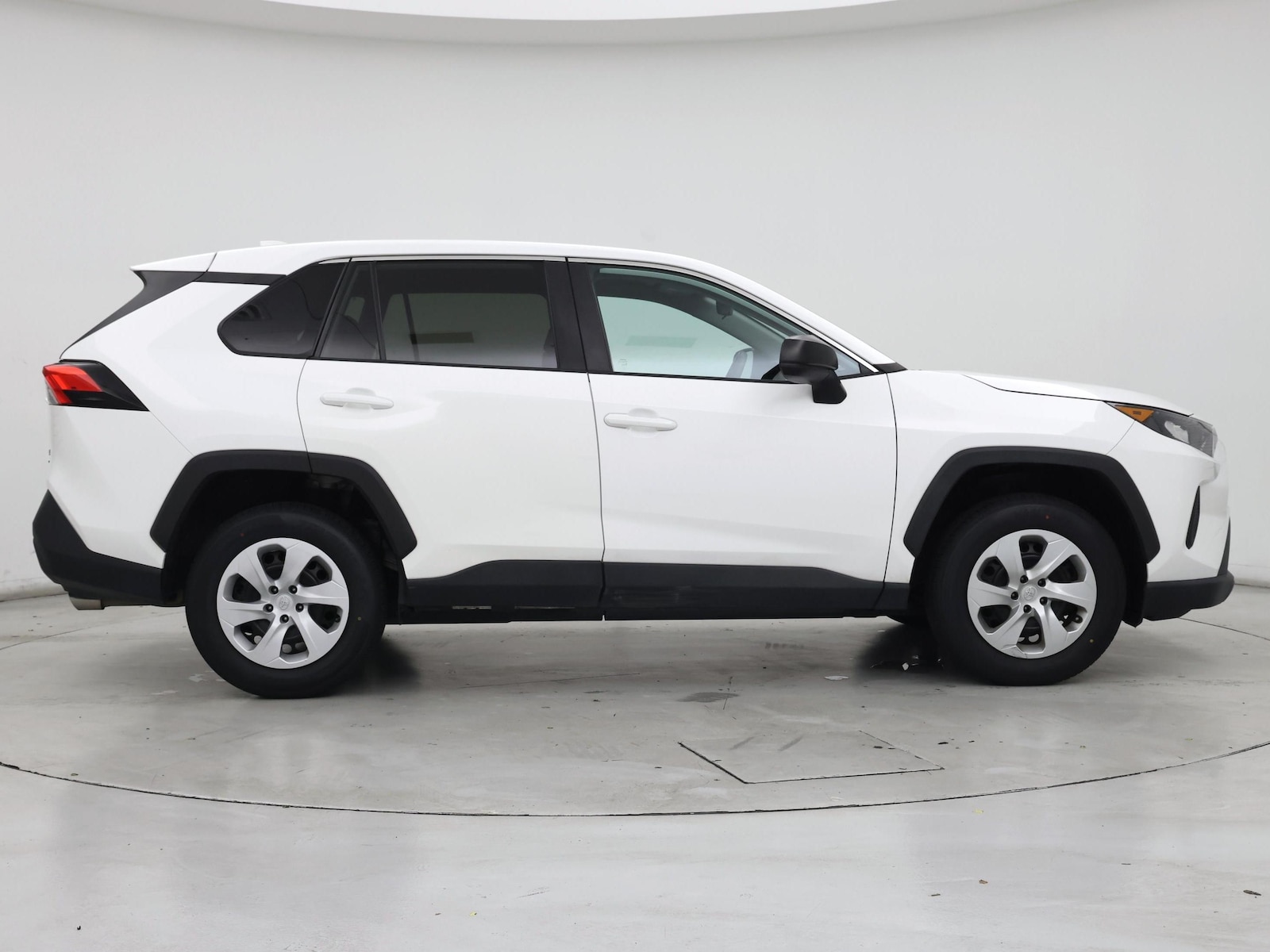 2022 Toyota RAV4 LE - Photo 8