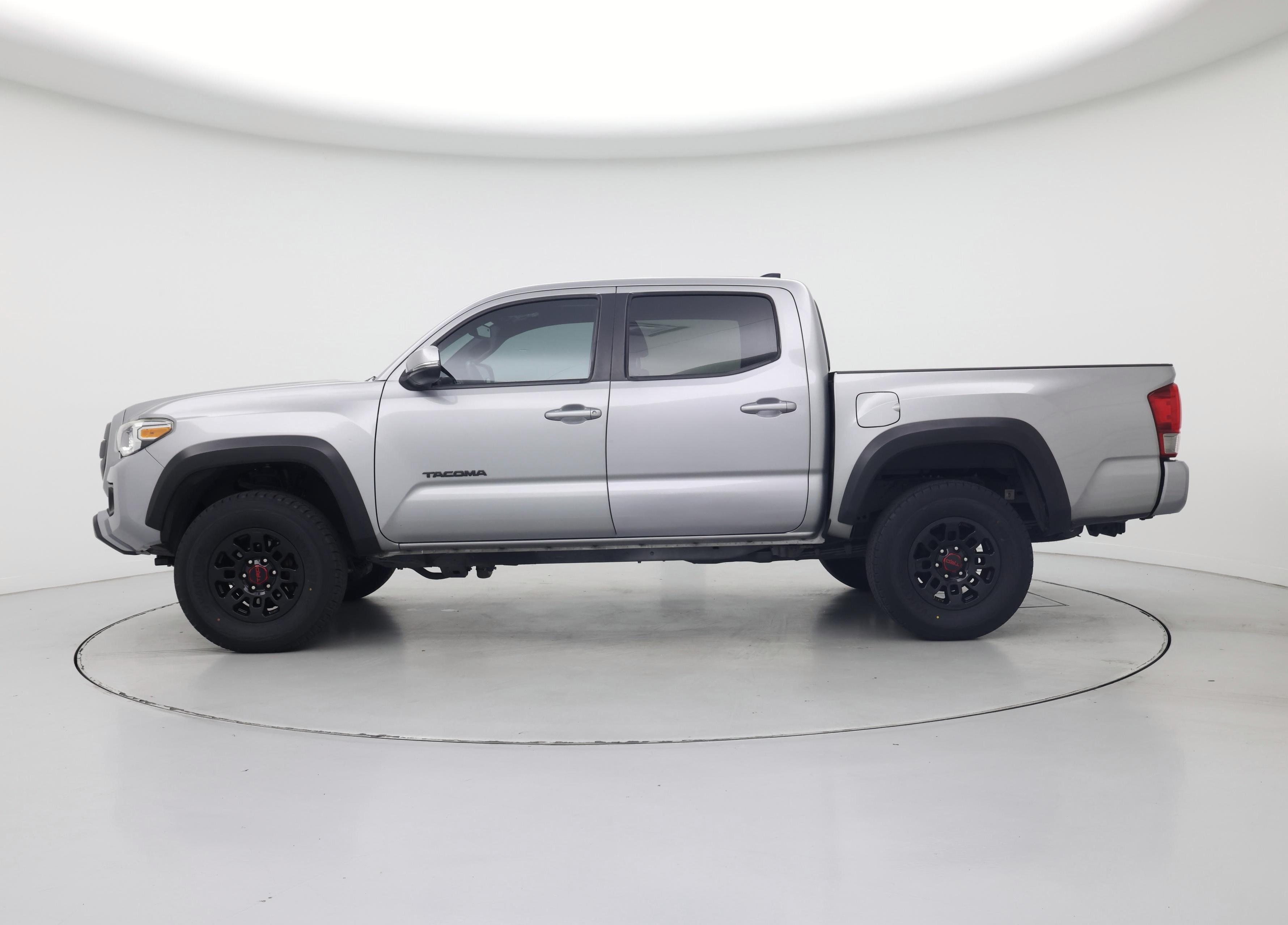 Thumbnail: 2017 Toyota Tacoma - 3