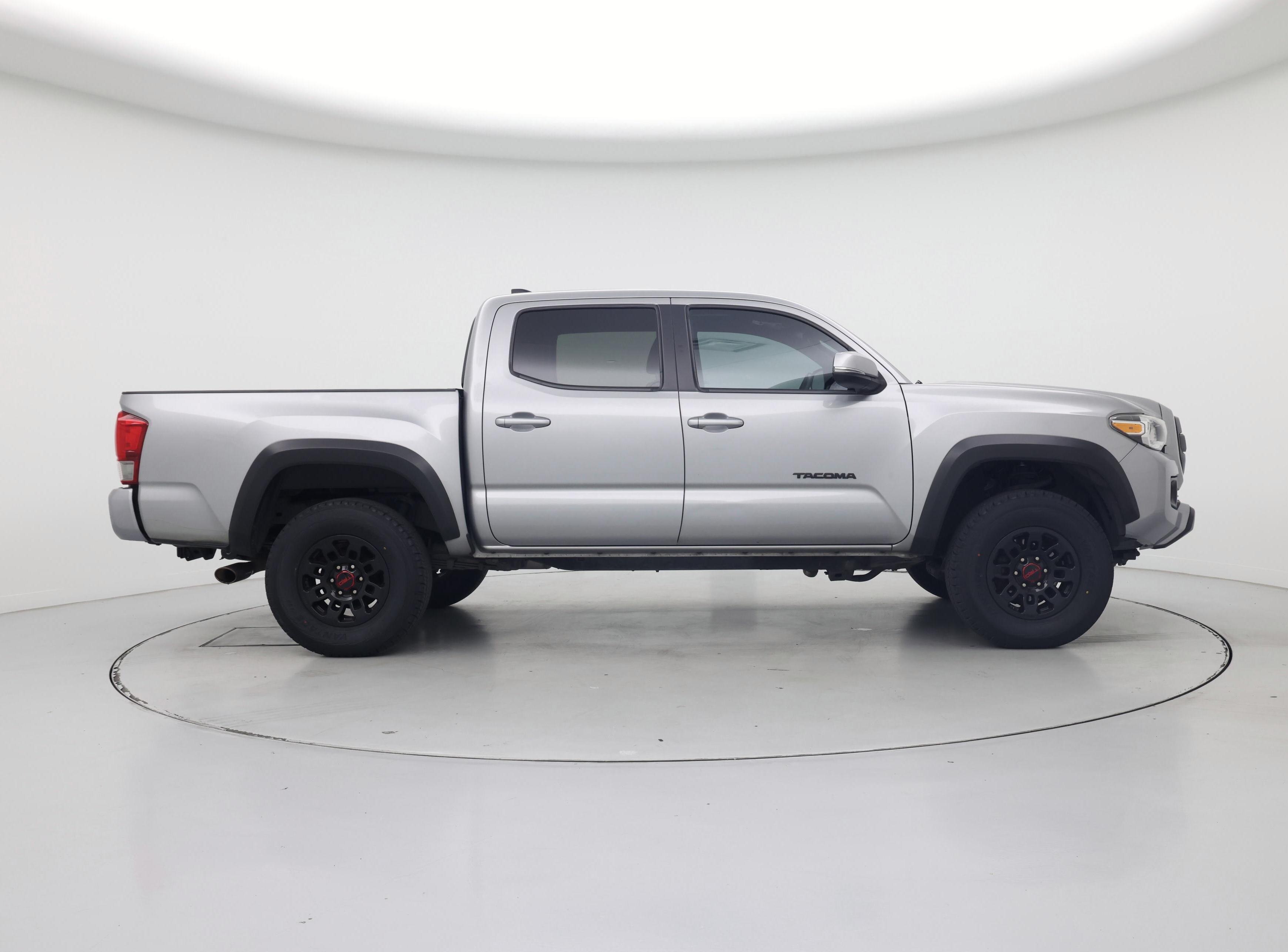Thumbnail: 2017 Toyota Tacoma - 7