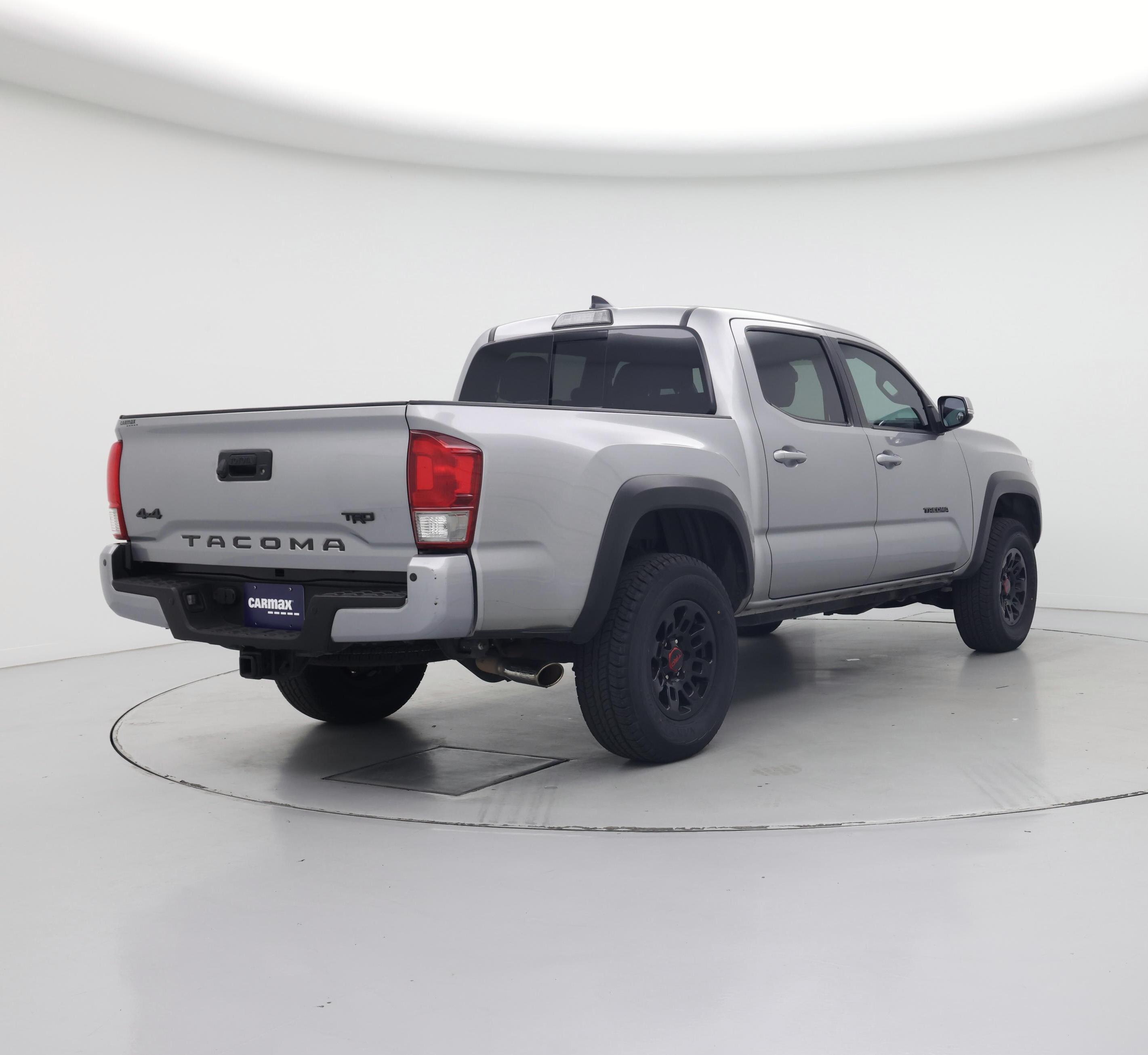 Thumbnail: 2017 Toyota Tacoma - 8