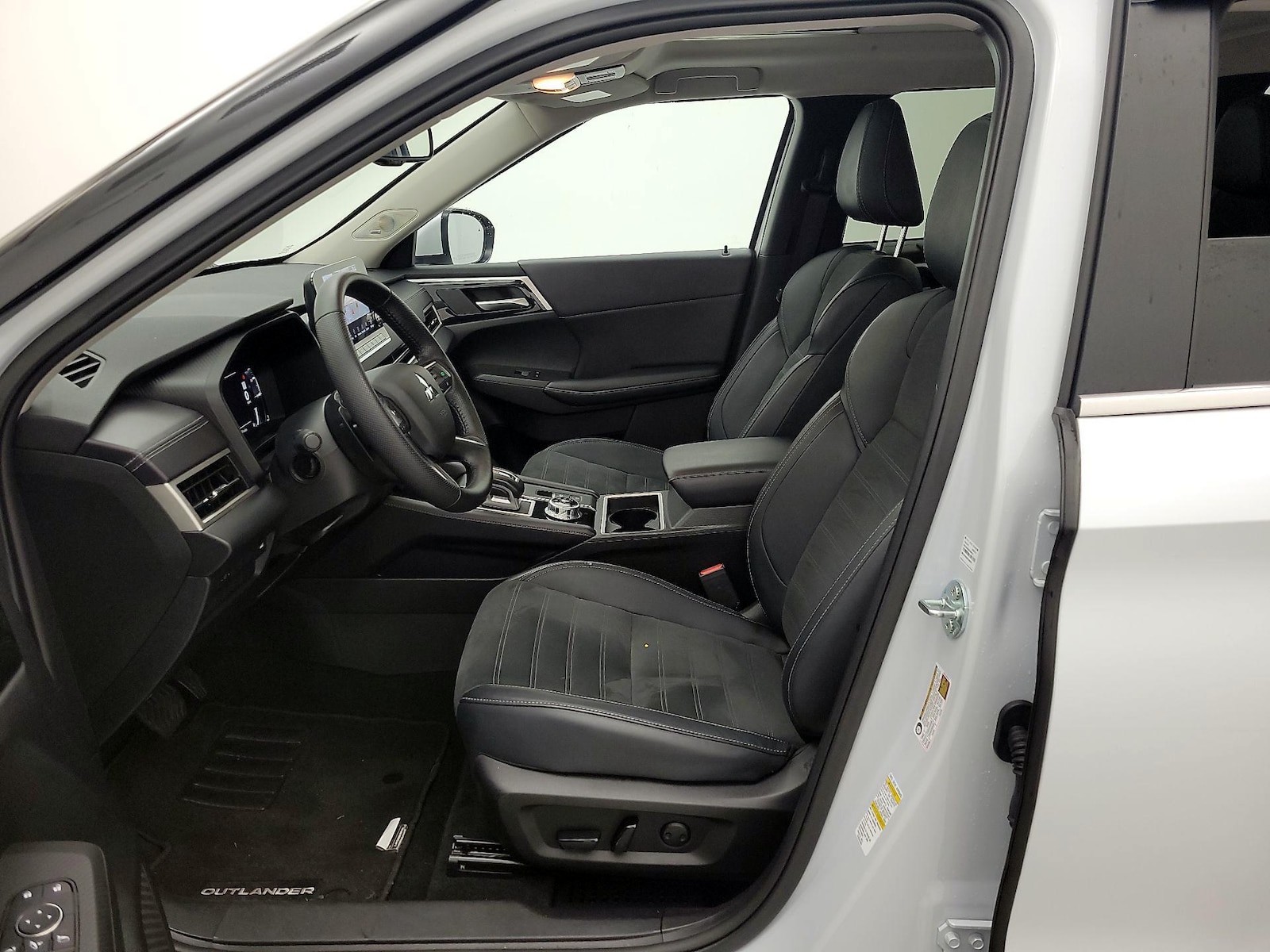 2024 Mitsubishi Outlander SE - Photo 12