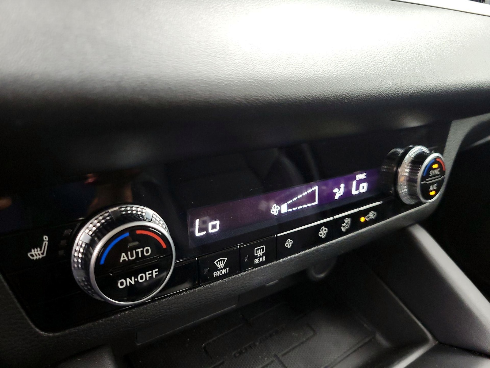 2024 Mitsubishi Outlander SE - Photo 18