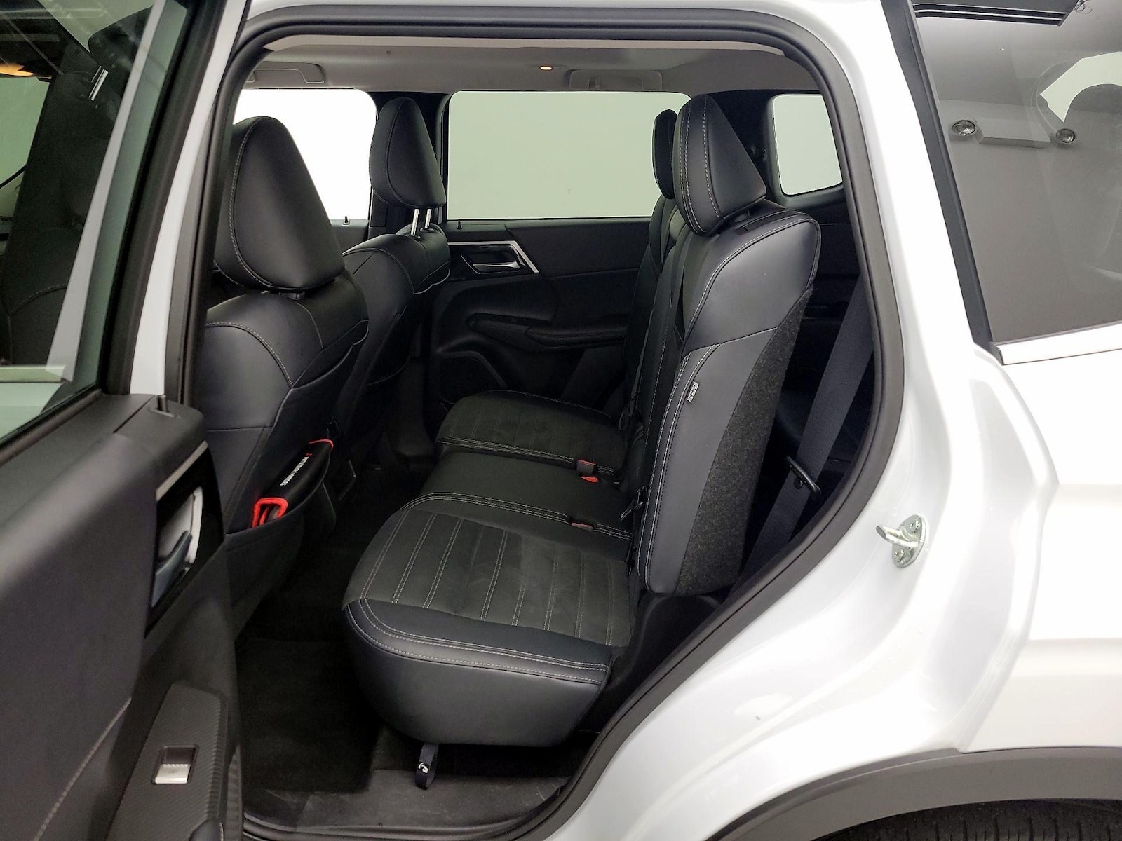 2024 Mitsubishi Outlander SE - Photo 22