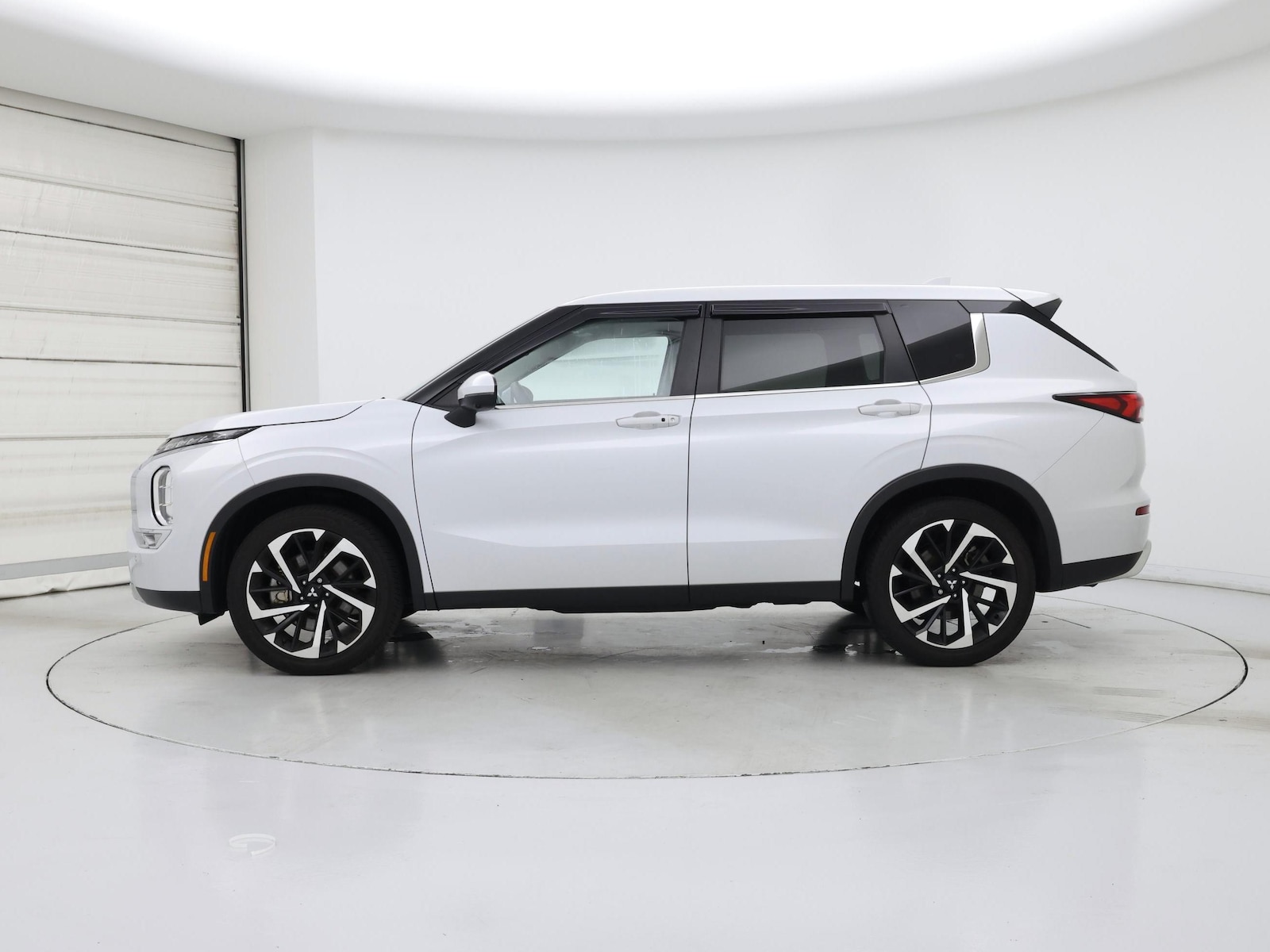 2024 Mitsubishi Outlander SE - Photo 4