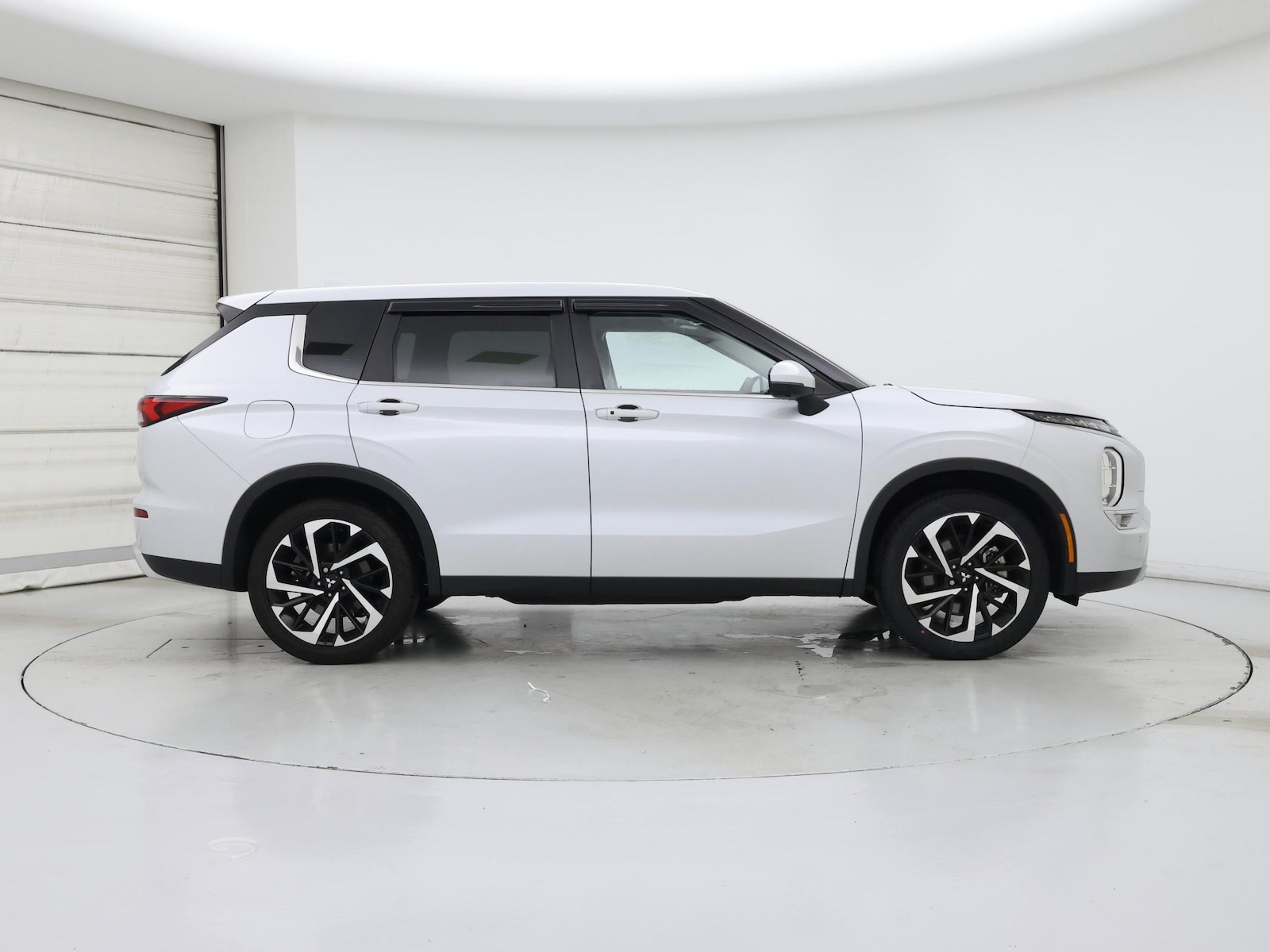 2024 Mitsubishi Outlander SE - Photo 8