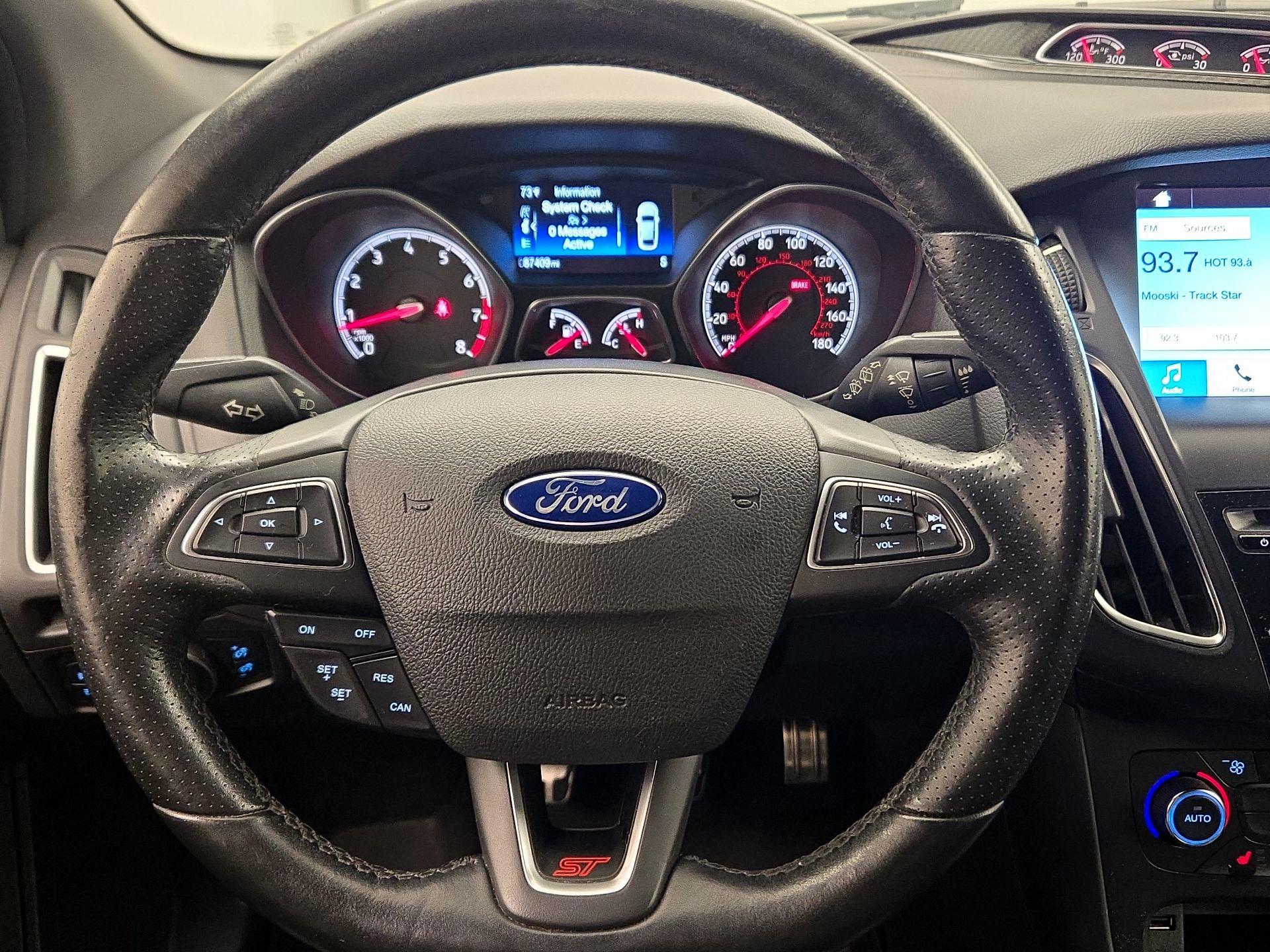Thumbnail: 2016 Ford Focus - 10