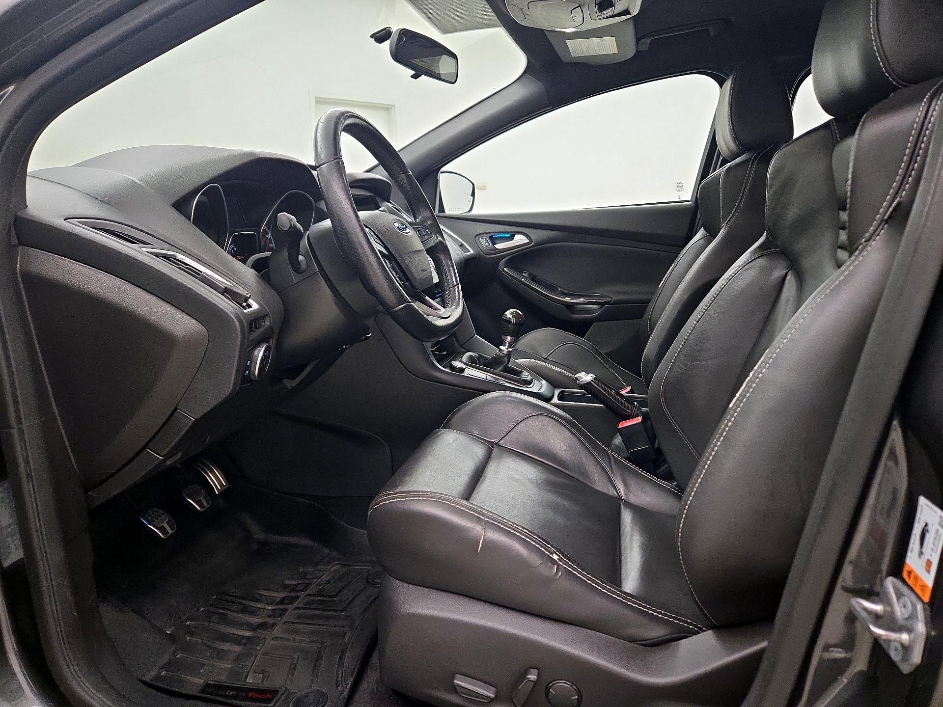 Thumbnail: 2016 Ford Focus - 11