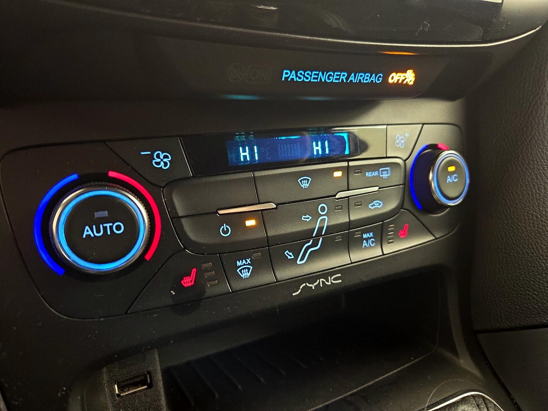 Thumbnail: 2016 Ford Focus - 17