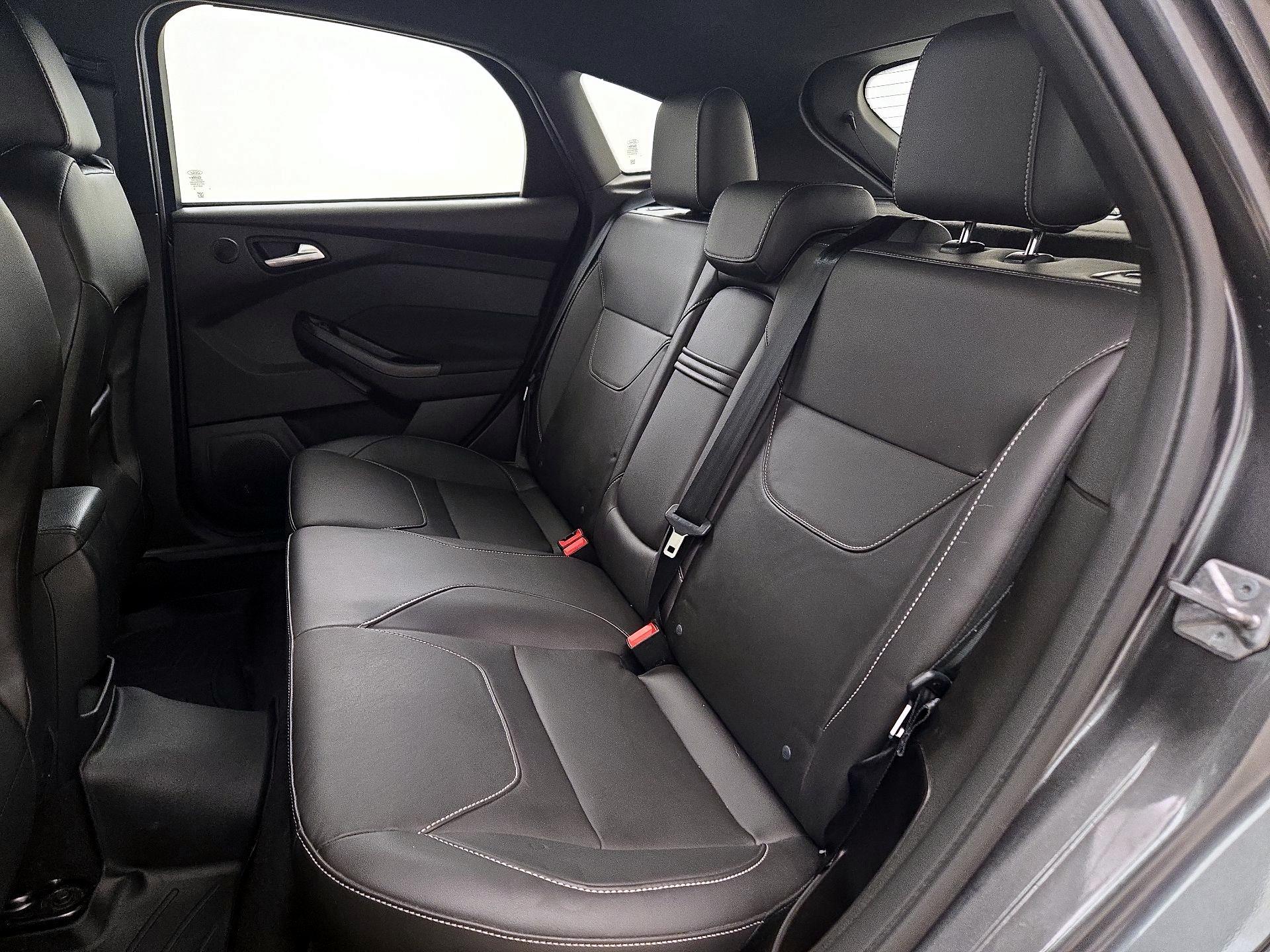 Thumbnail: 2016 Ford Focus - 20