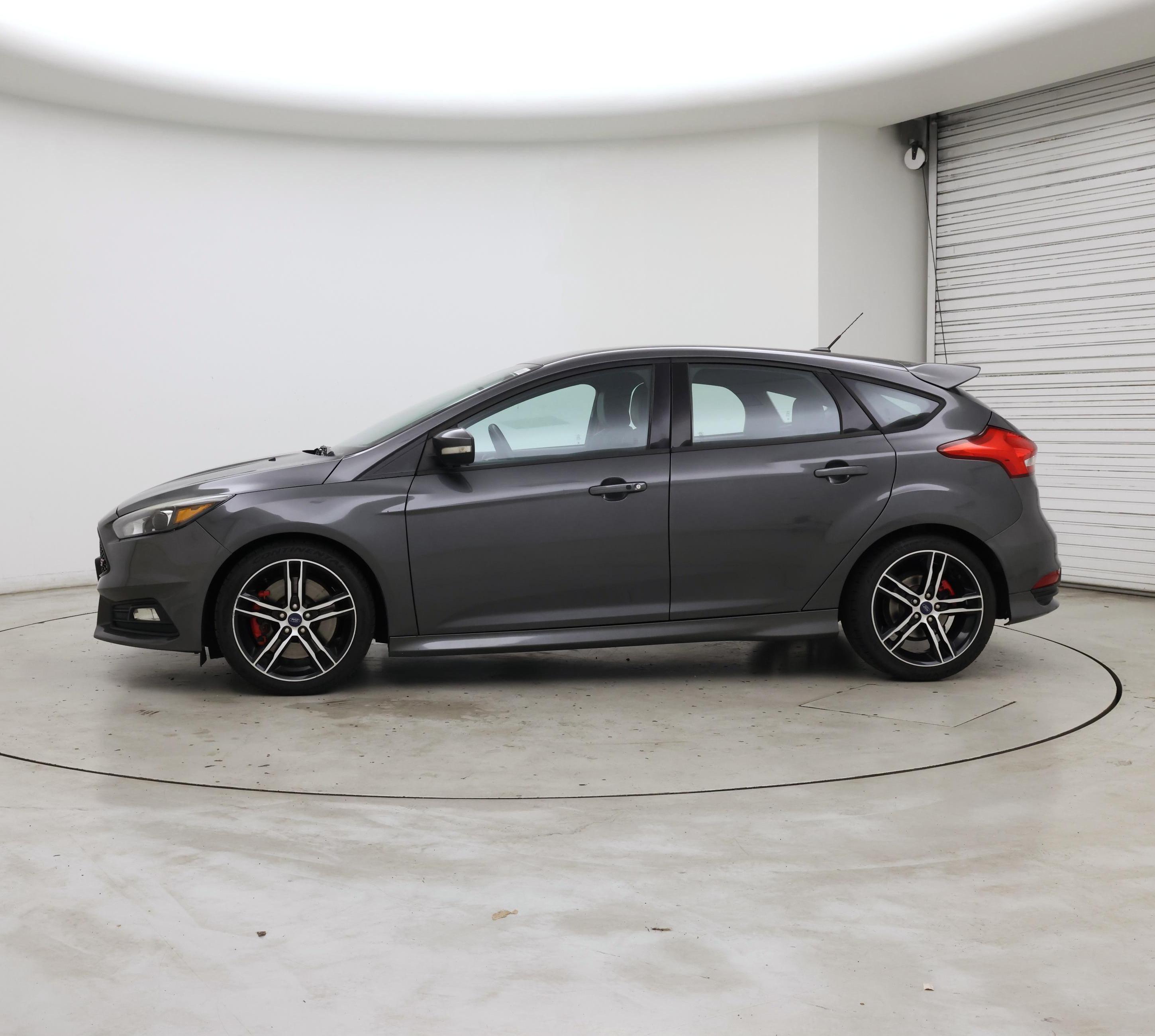 Thumbnail: 2016 Ford Focus - 3