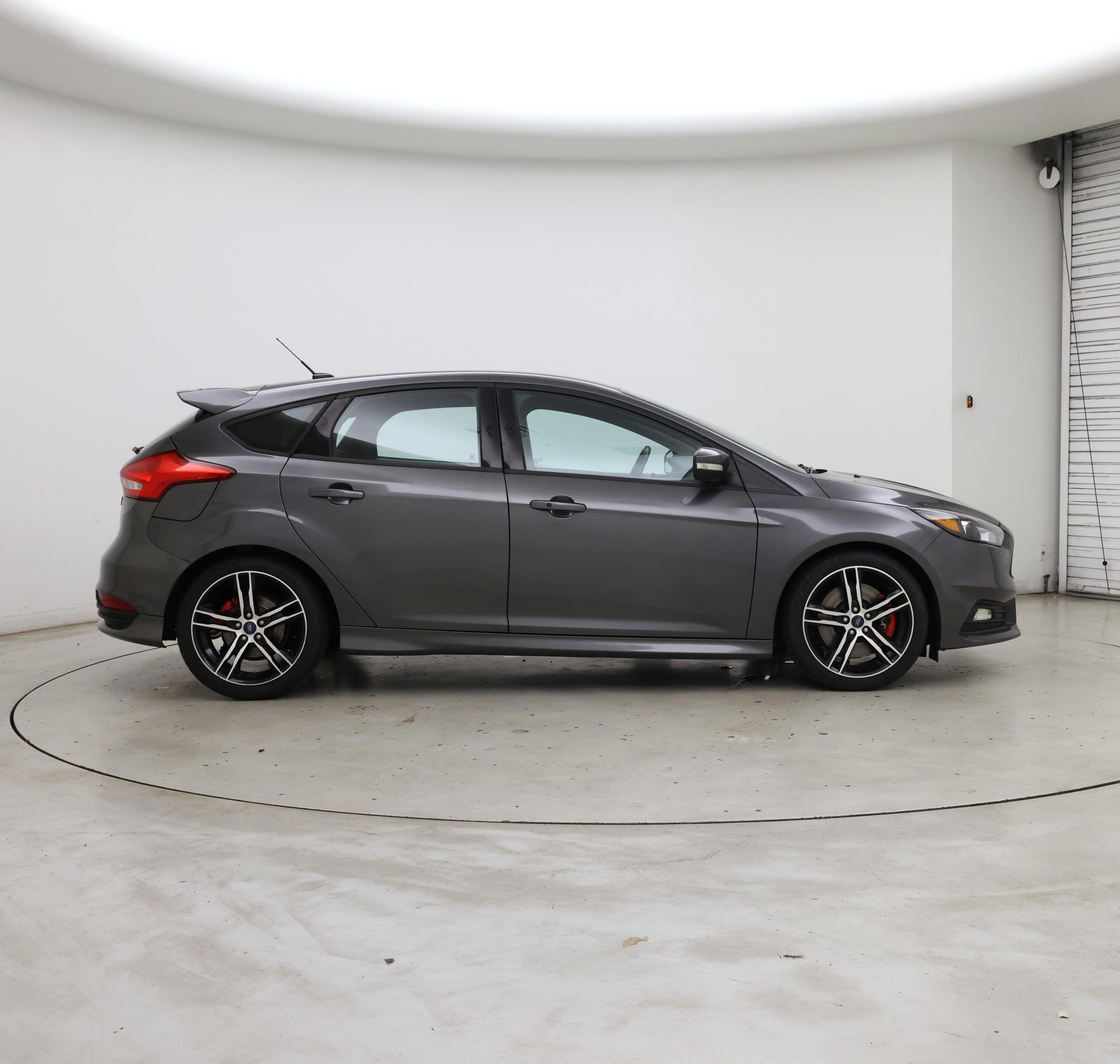 Thumbnail: 2016 Ford Focus - 7