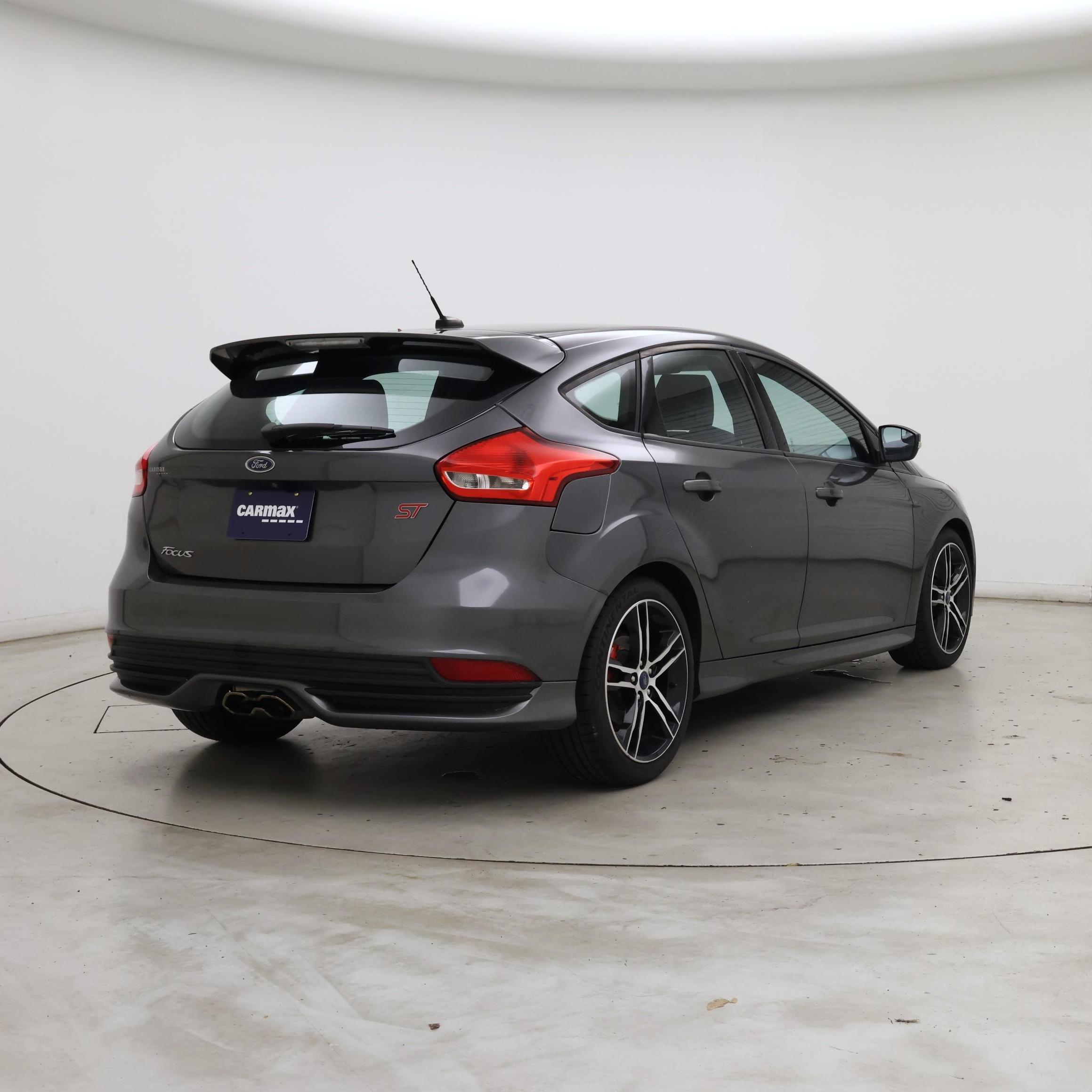 Thumbnail: 2016 Ford Focus - 8