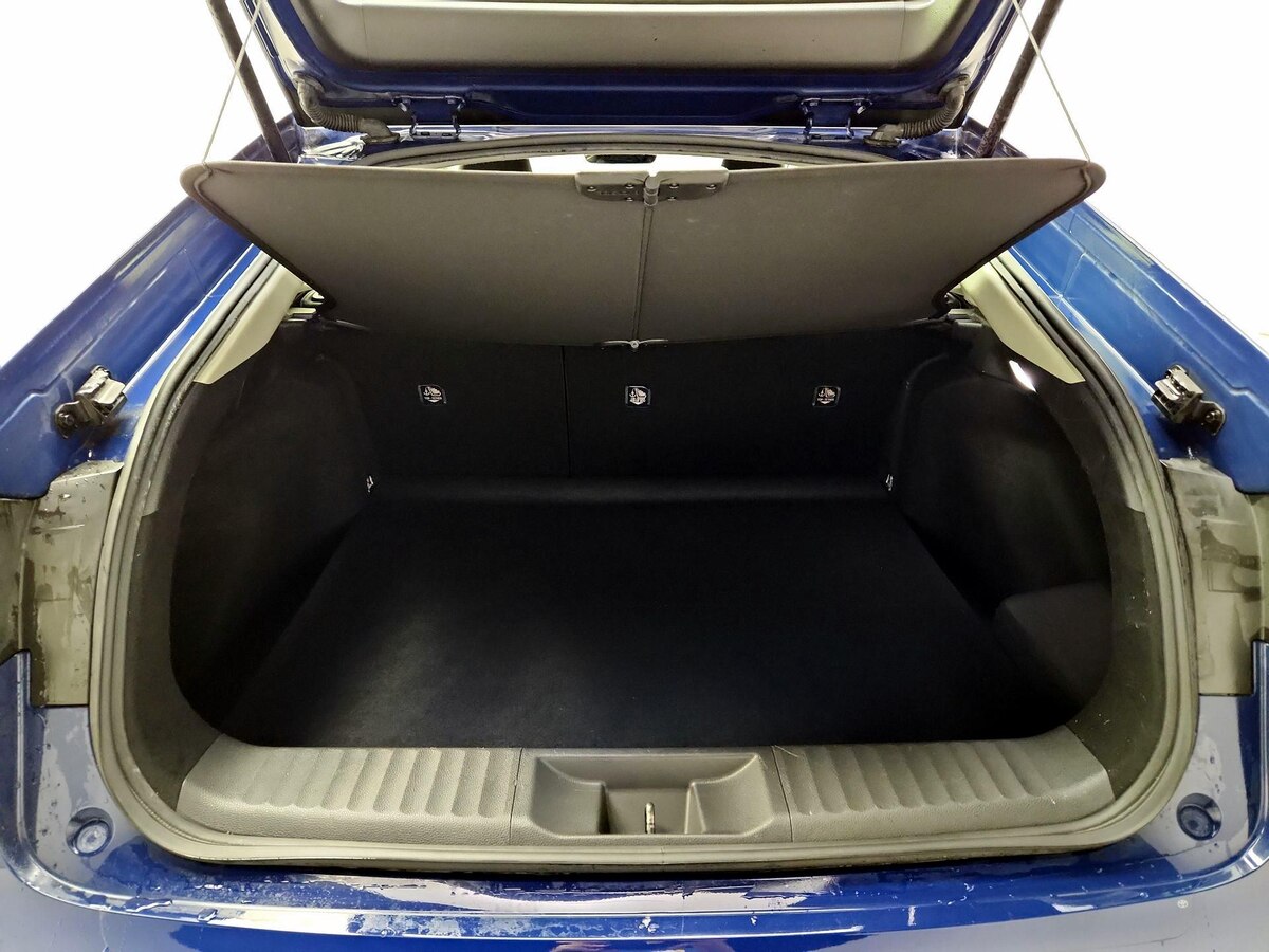 Trunk/Cargo (Seats Up)
