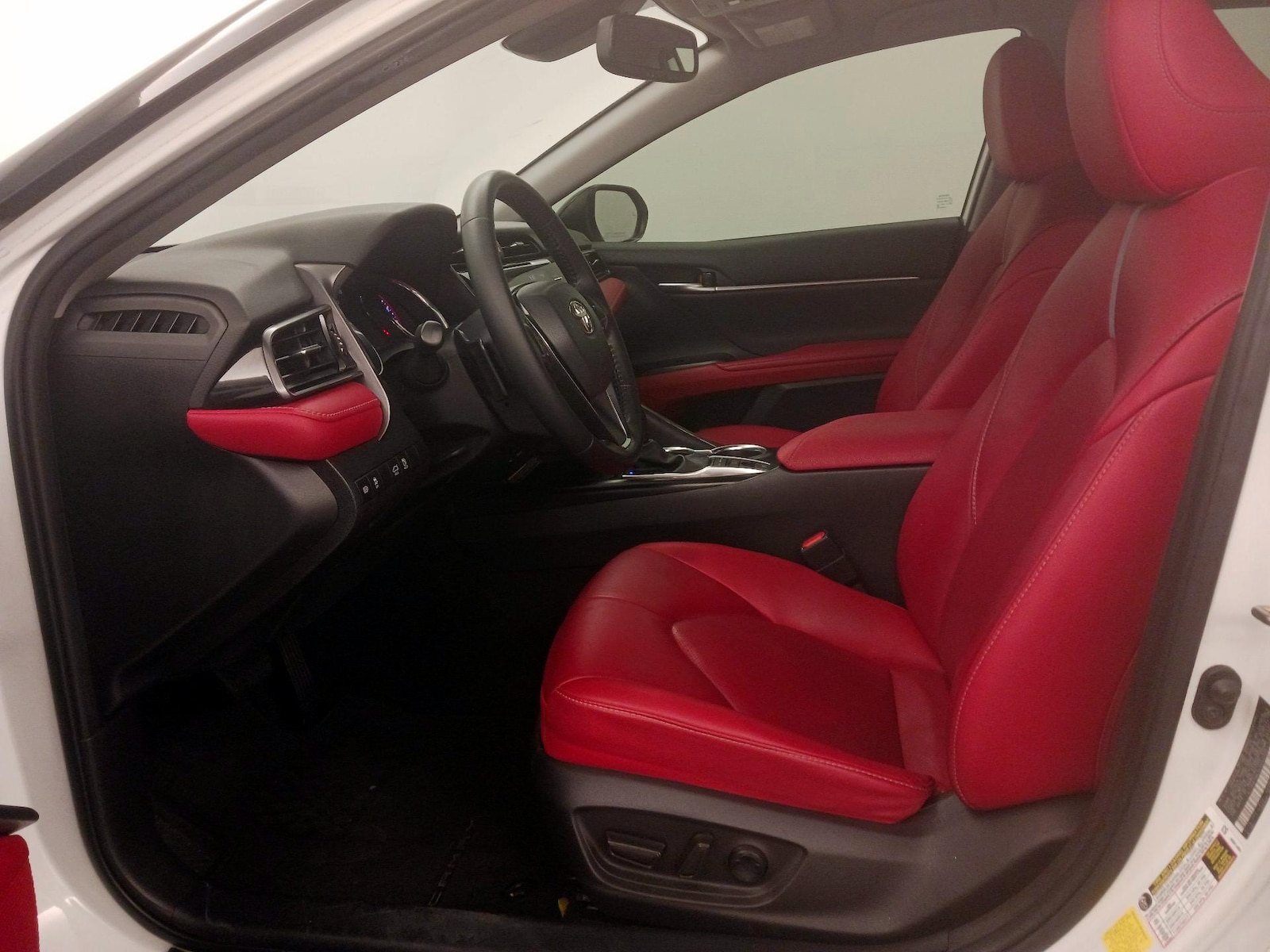 2020 Toyota Camry XSE - Photo 12