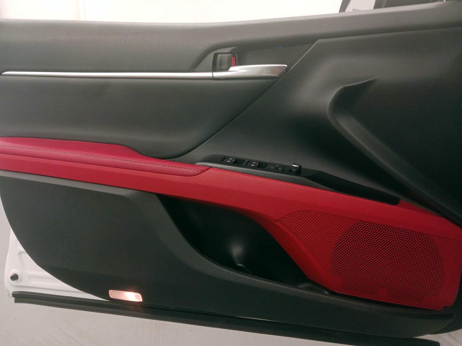 2020 Toyota Camry XSE - Photo 13