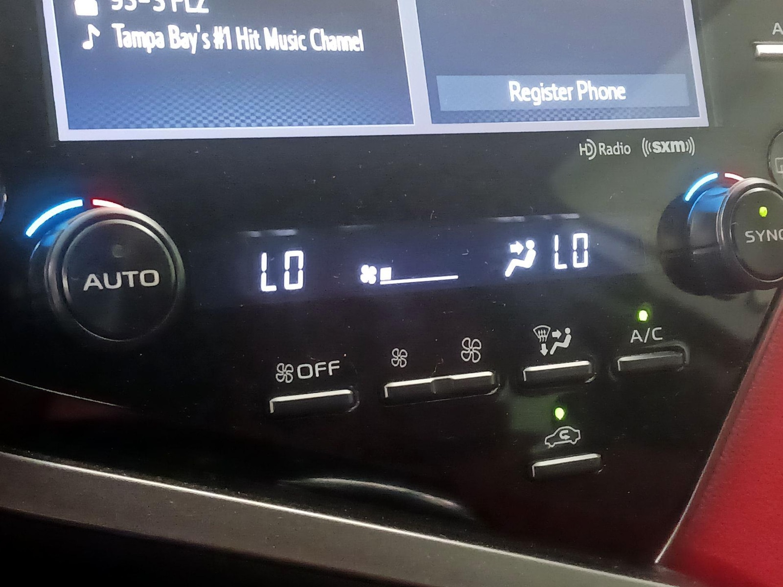 2020 Toyota Camry XSE - Photo 17
