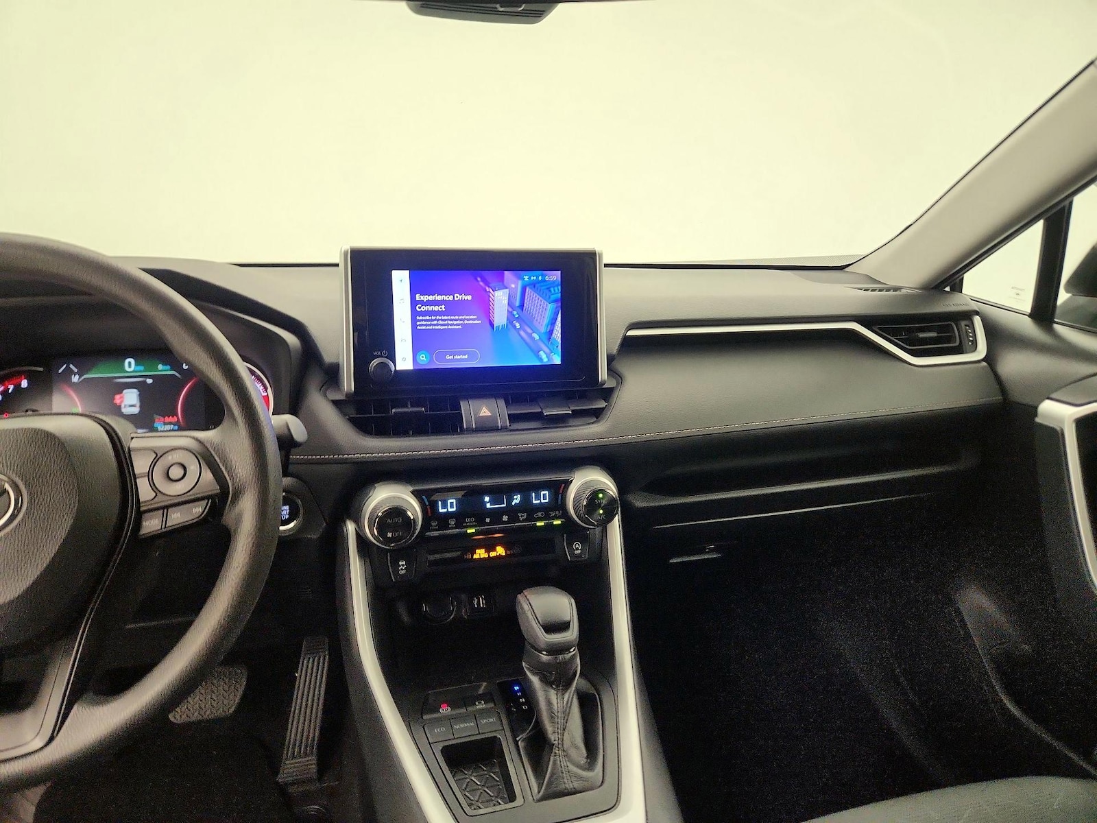 2023 Toyota RAV4 XLE - Photo 10