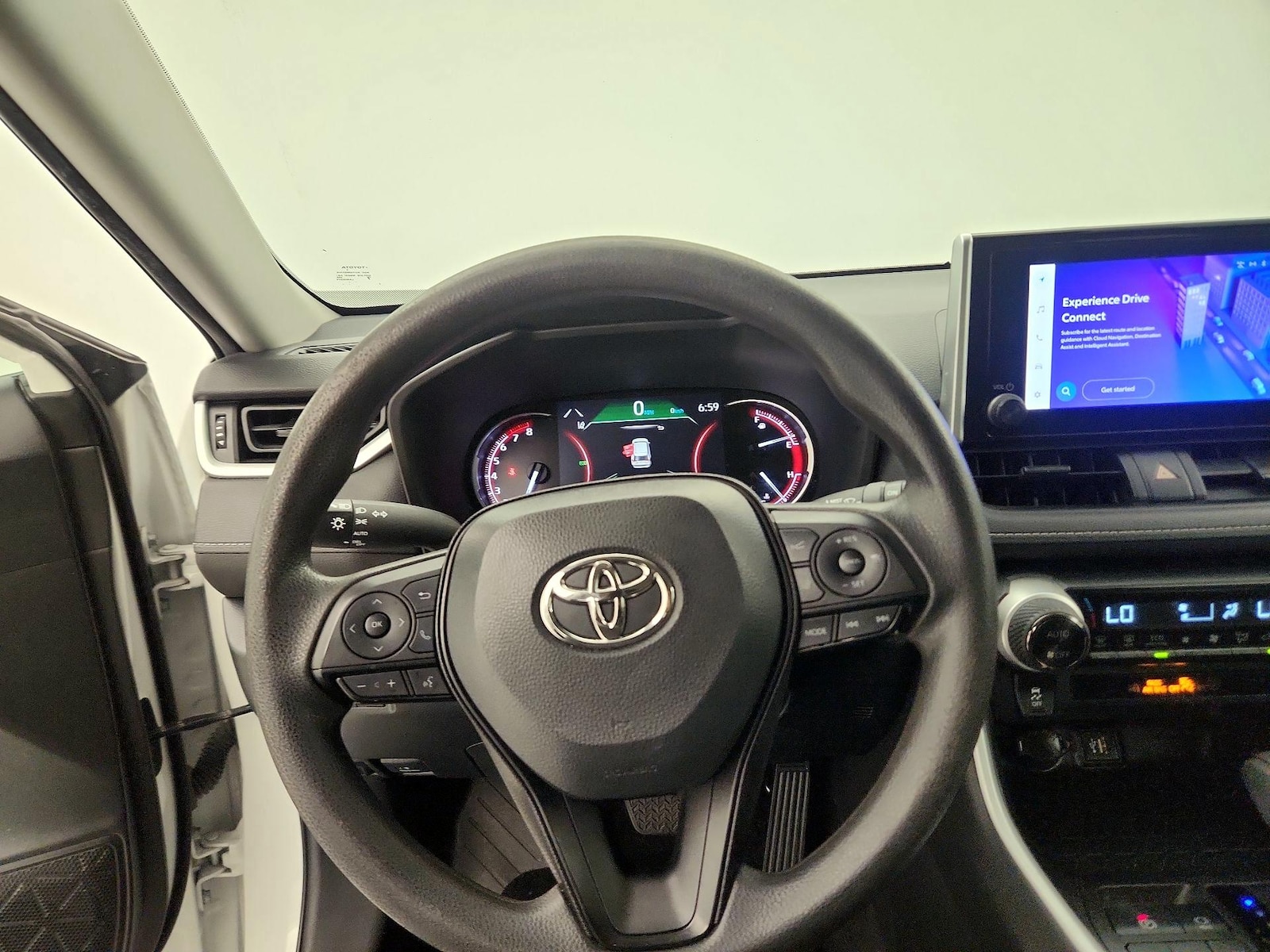 2023 Toyota RAV4 XLE - Photo 11