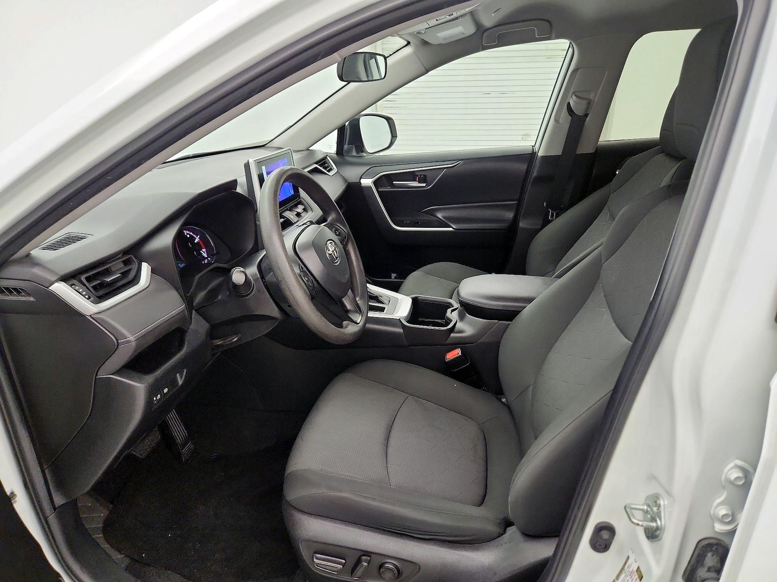 2023 Toyota RAV4 XLE - Photo 12