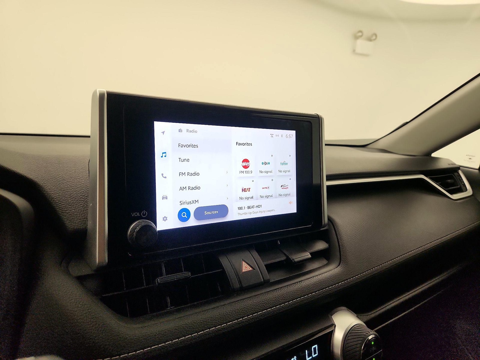 2023 Toyota RAV4 XLE - Photo 17