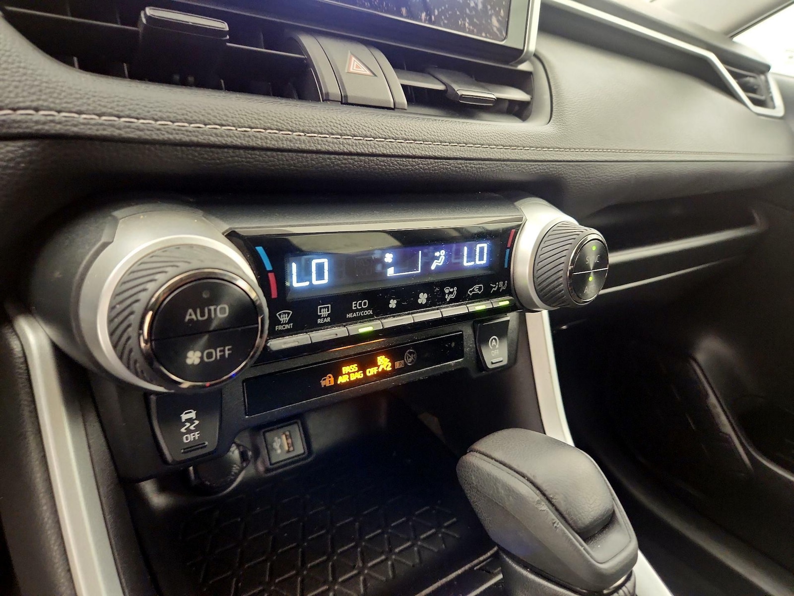 2023 Toyota RAV4 XLE - Photo 18
