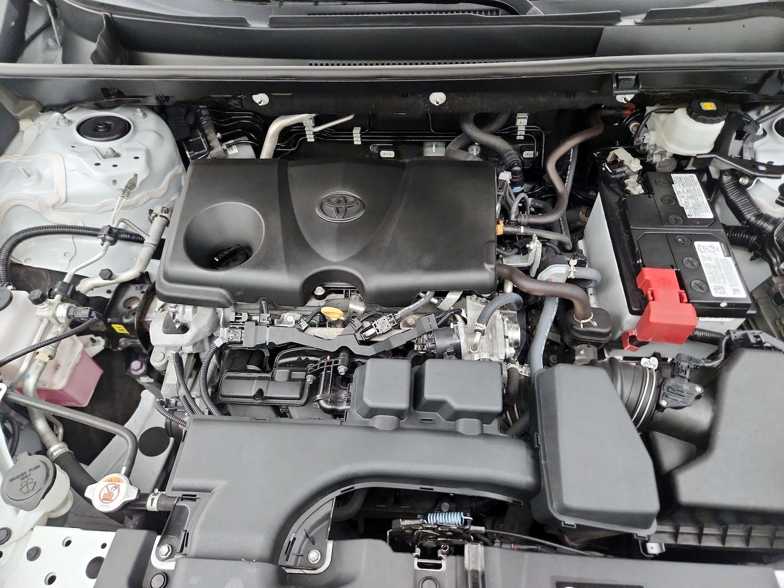 2023 Toyota RAV4 XLE - Photo 23