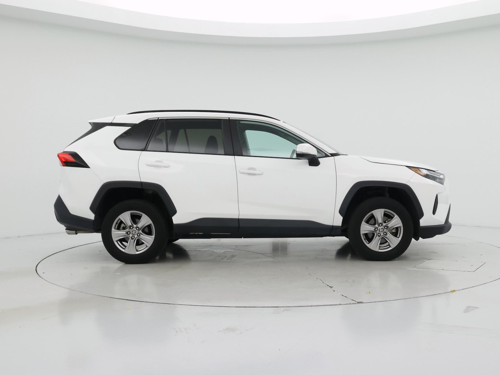2023 Toyota RAV4 XLE - Photo 8