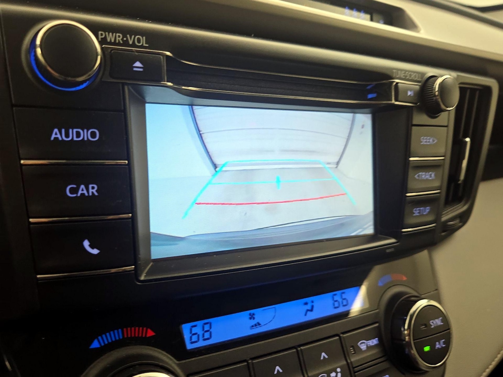 2018 Toyota RAV4 LE - Photo 15