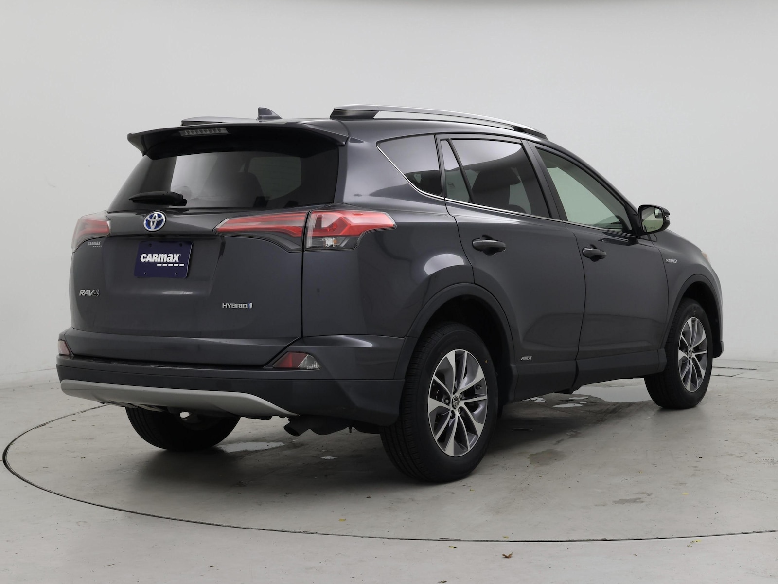 2018 Toyota RAV4 LE - Photo 9