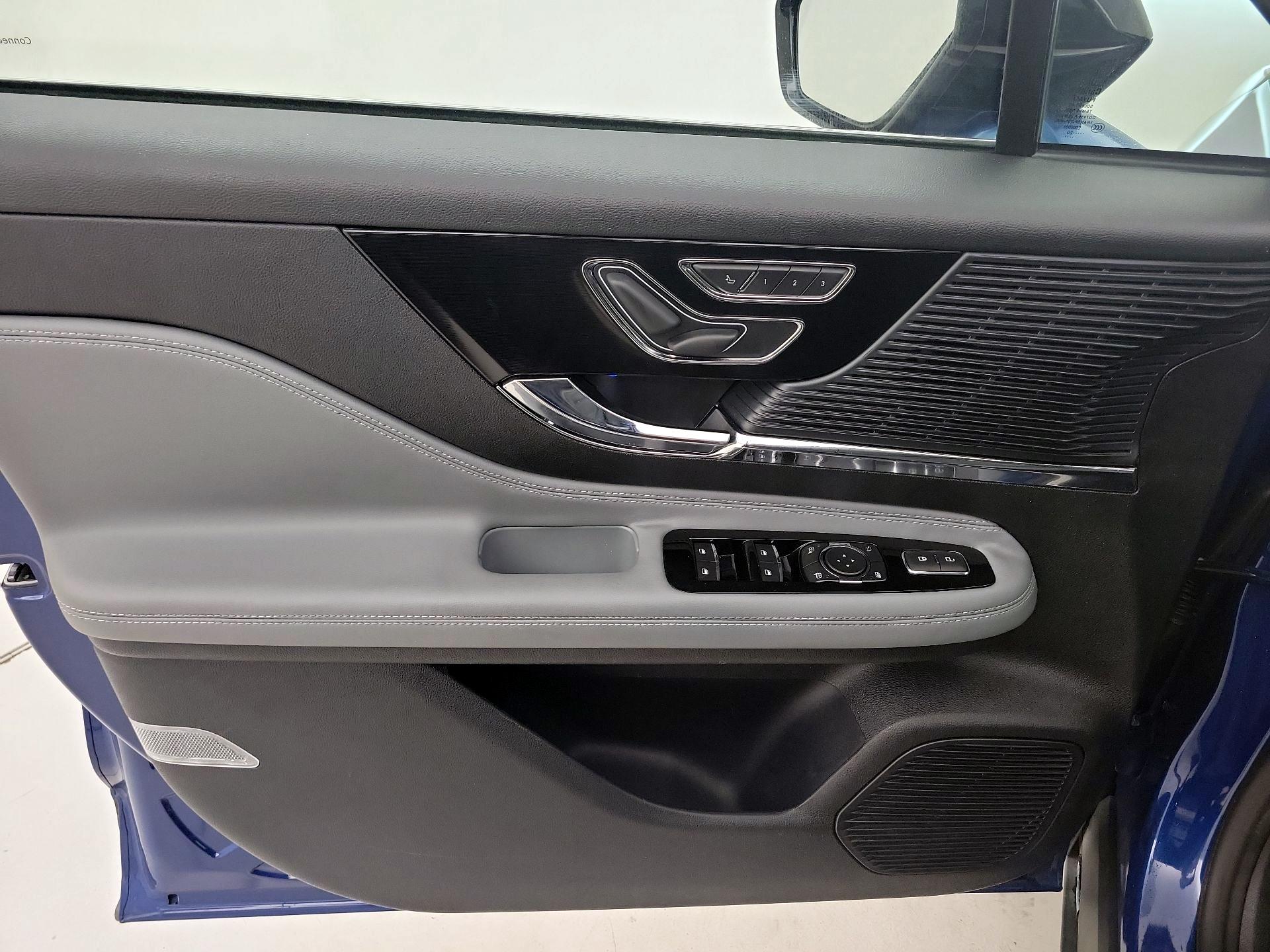 Thumbnail: 2020 Lincoln Corsair - 12