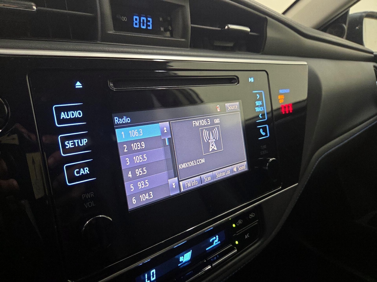 2018 Toyota Corolla SE - Photo 16