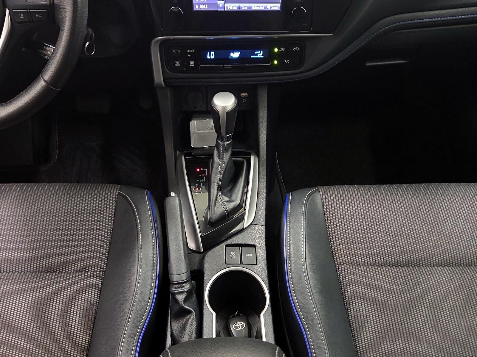 2018 Toyota Corolla SE - Photo 18