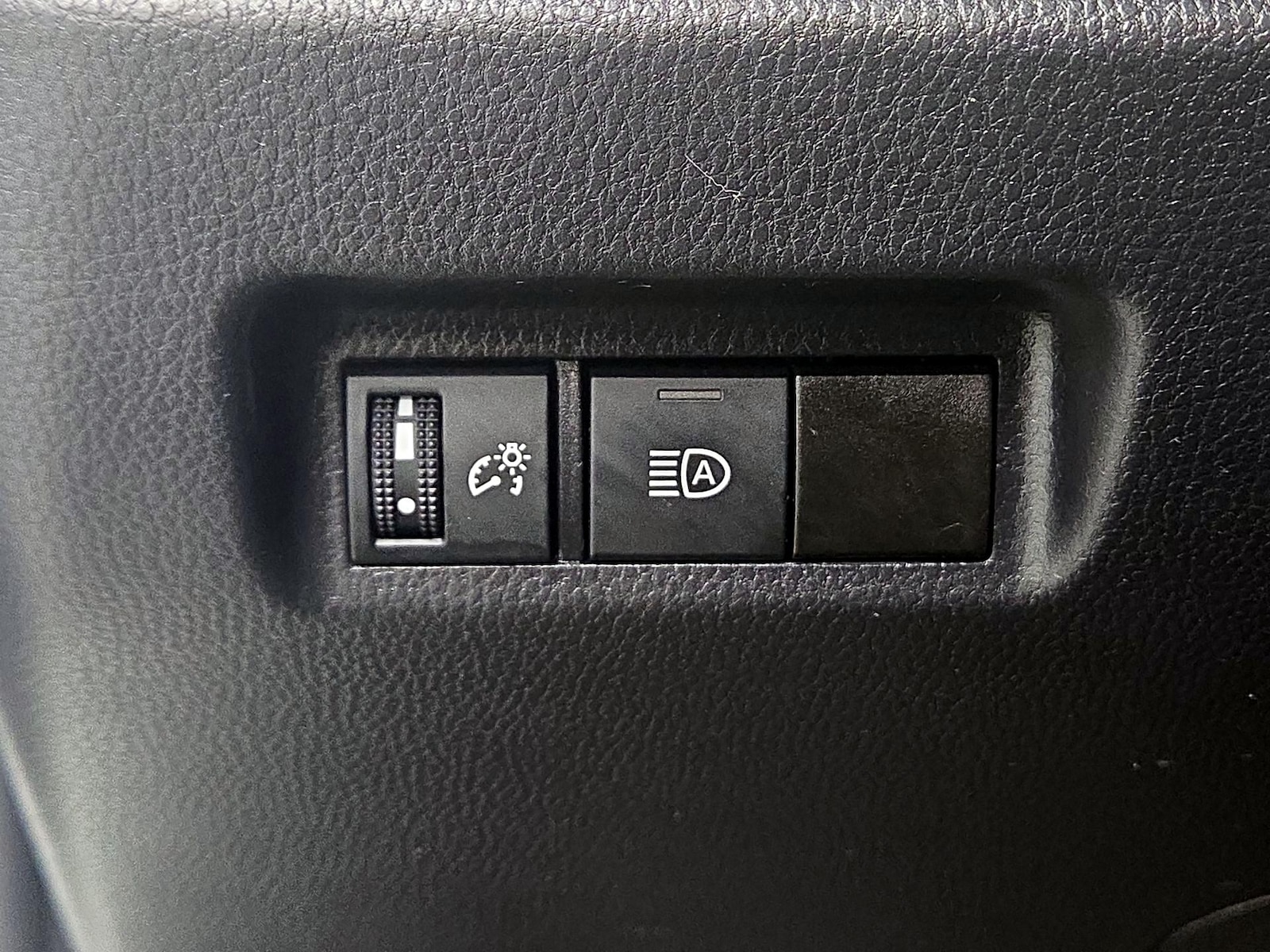 2025 Toyota RAV4 LE - Photo 14