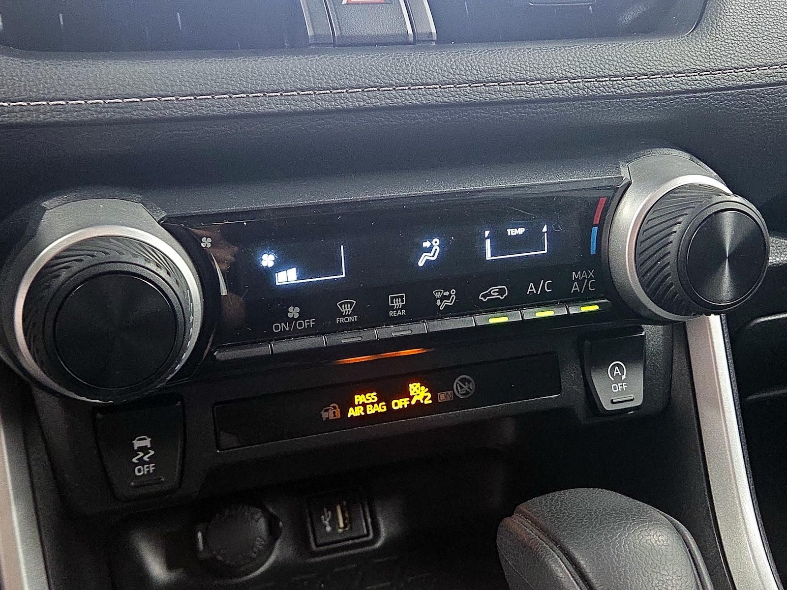 2025 Toyota RAV4 LE - Photo 17