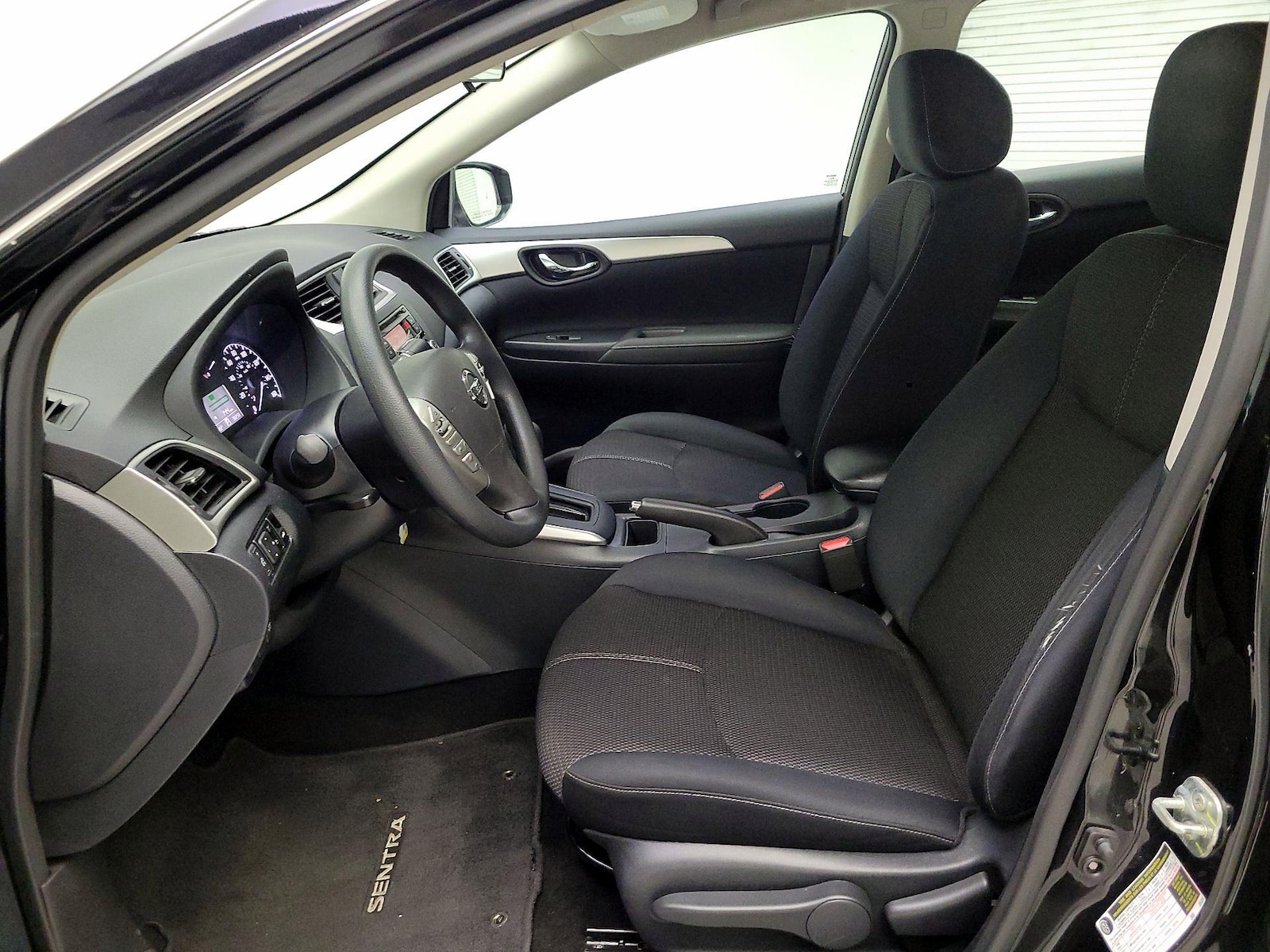 2017 Nissan Sentra S - Photo 12