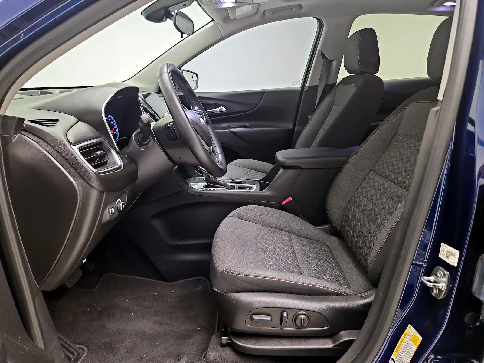 2023 Chevrolet Equinox LT - Photo 12