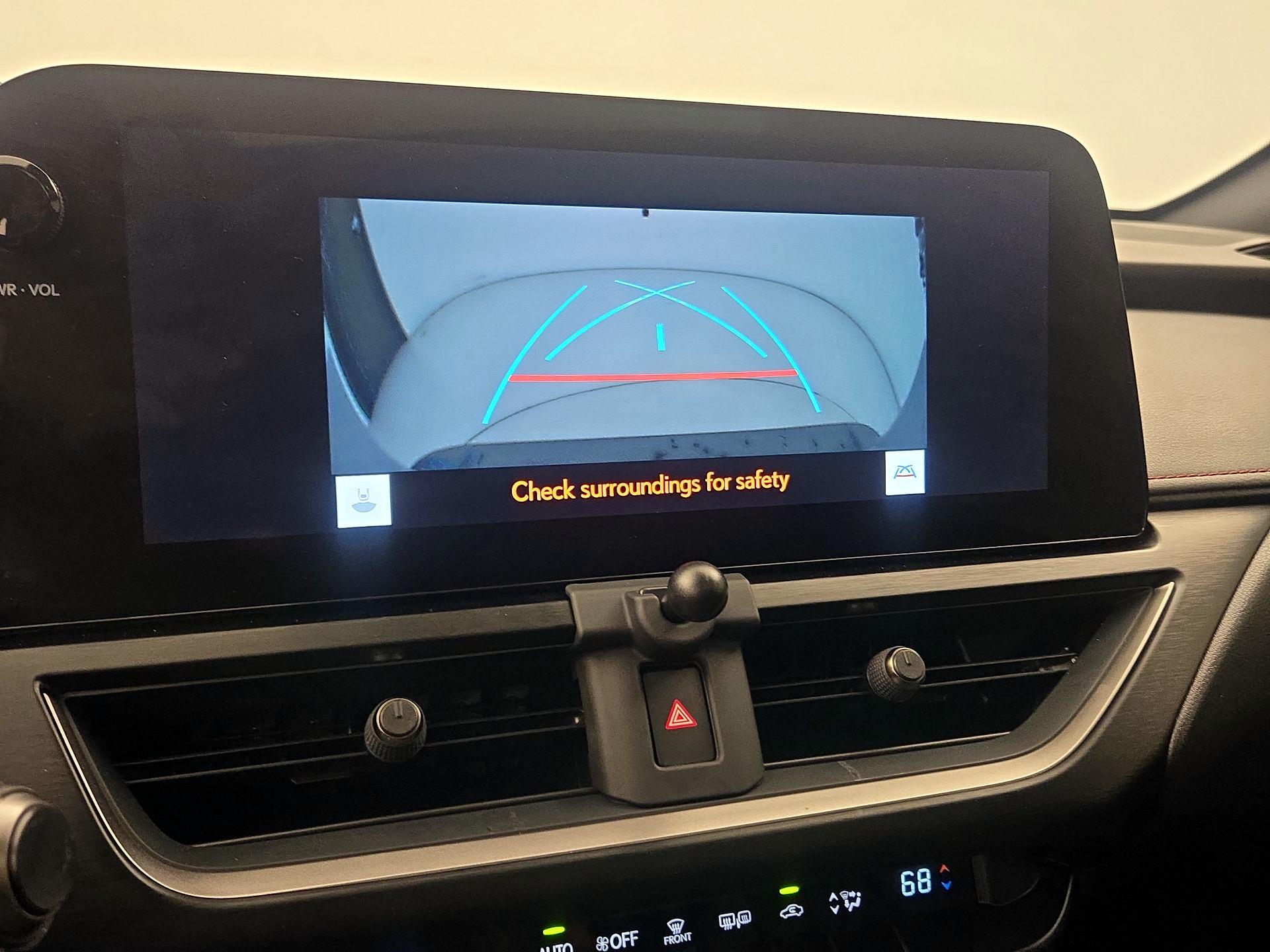 Thumbnail: 2023 Lexus UX - 14