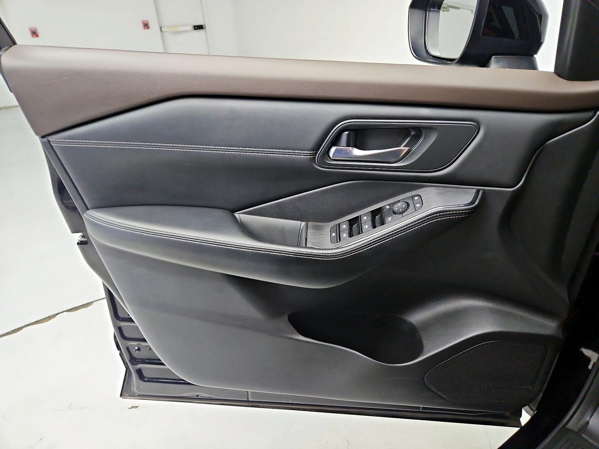 Thumbnail: 2023 Nissan Rogue - 12