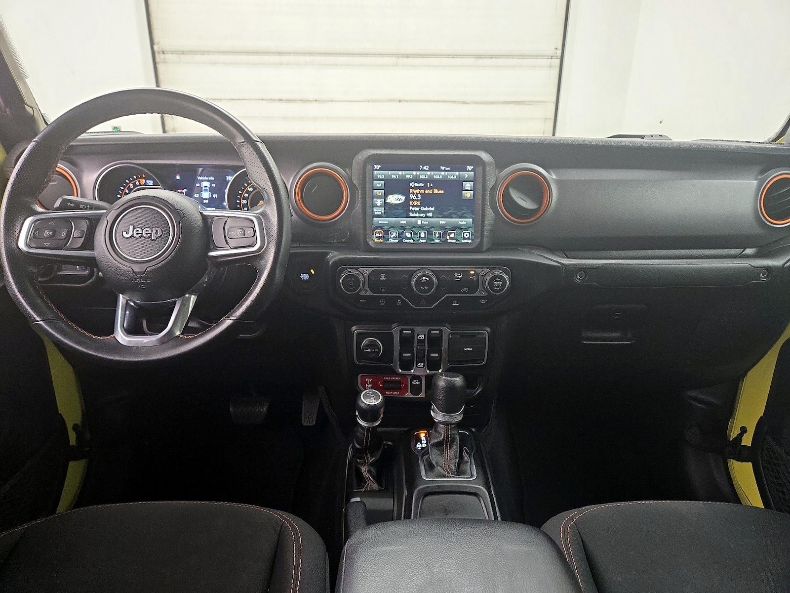 Apple CarPlay® & Android Auto™