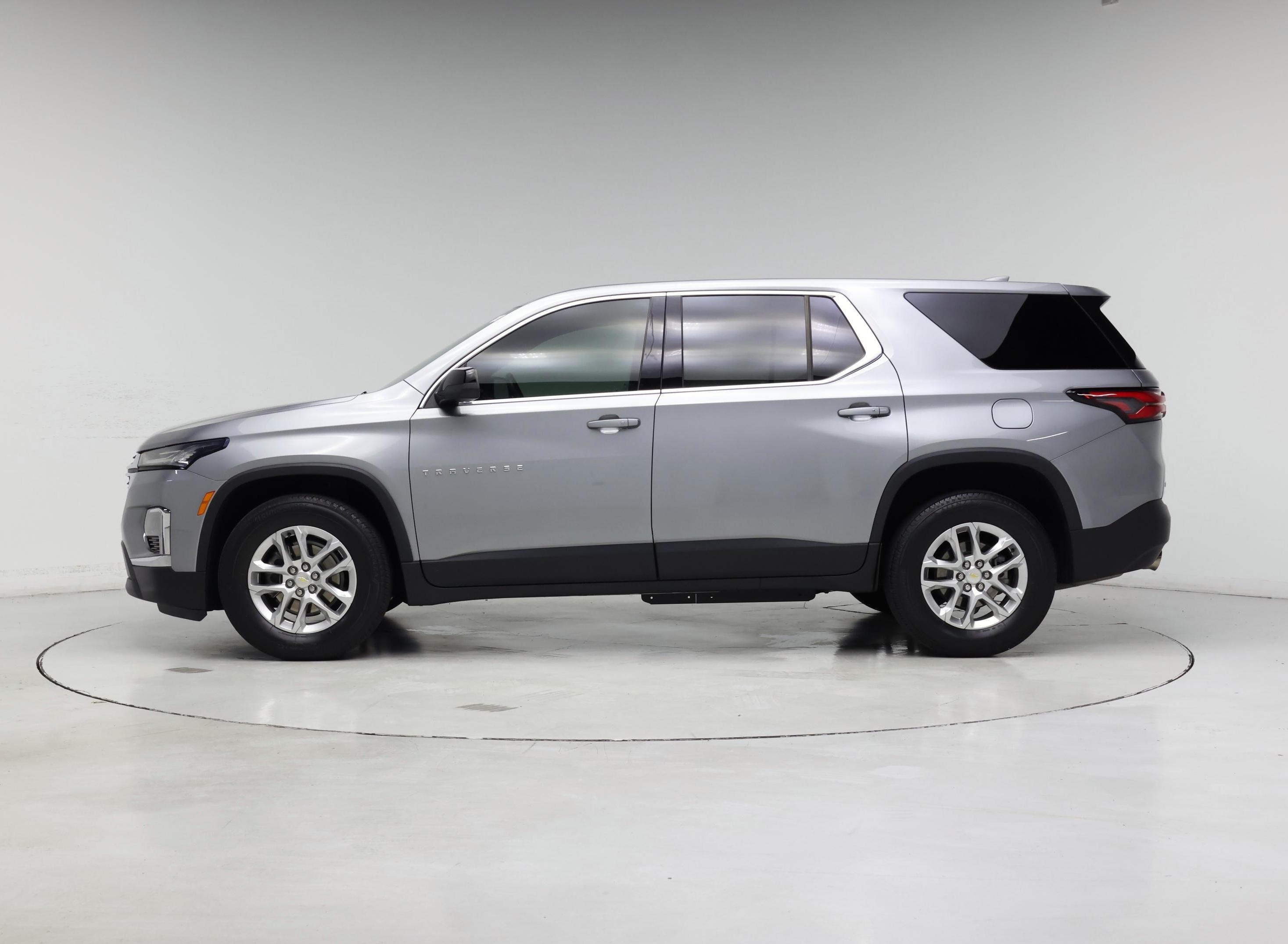 Thumbnail: 2023 Chevrolet Traverse - 3