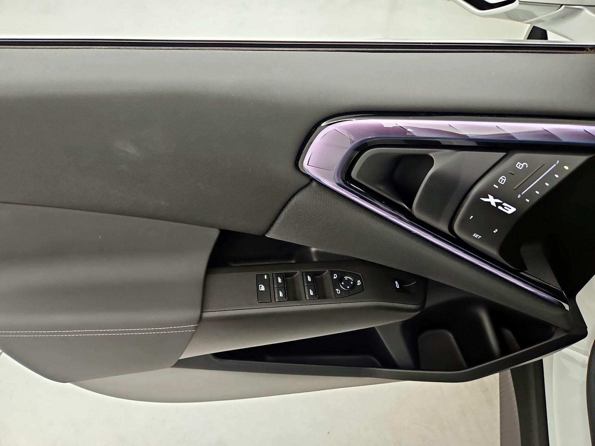 Thumbnail: 2025 BMW X3 - 12