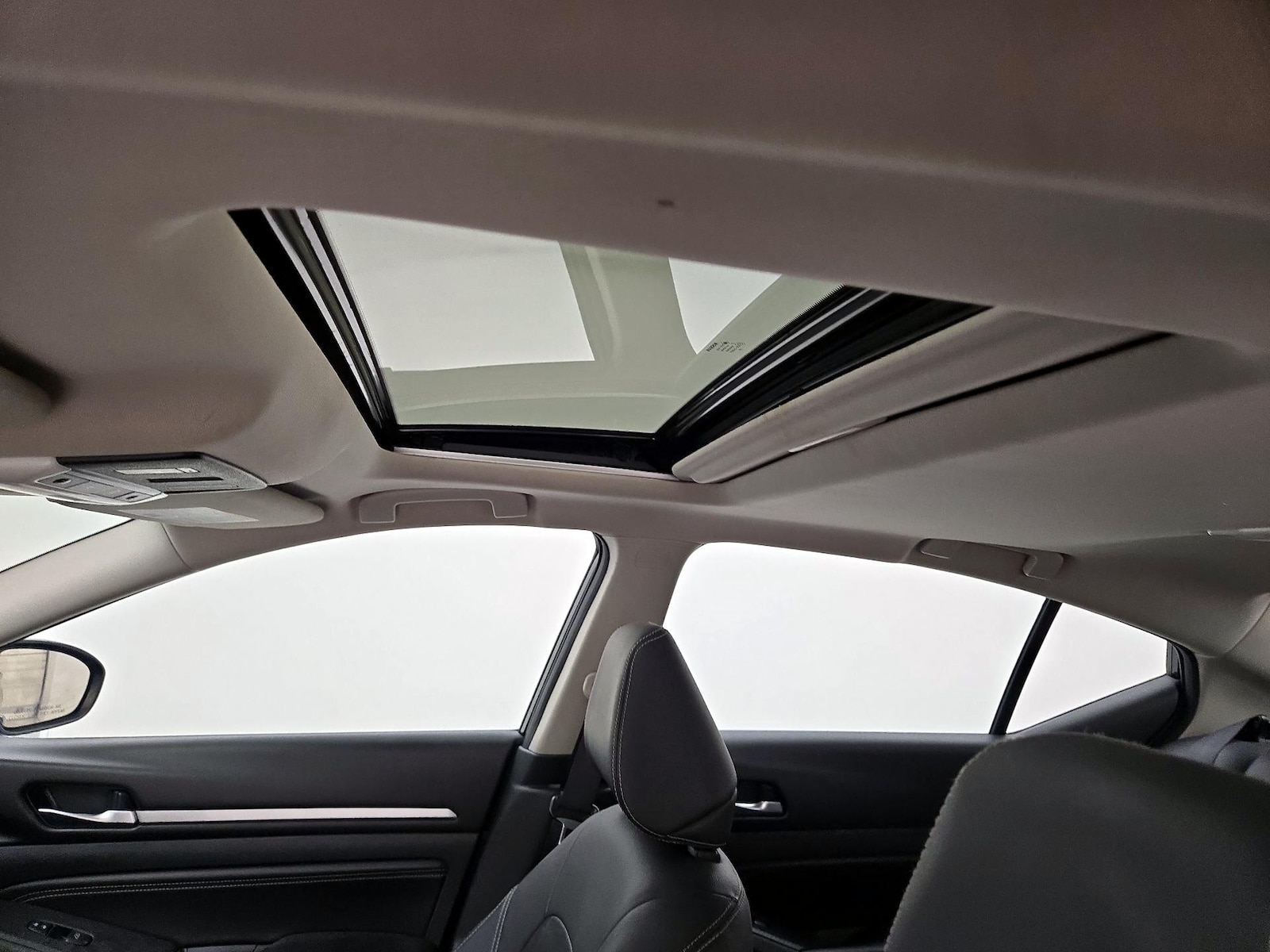 Sunroof(s) & Overhead Airbags