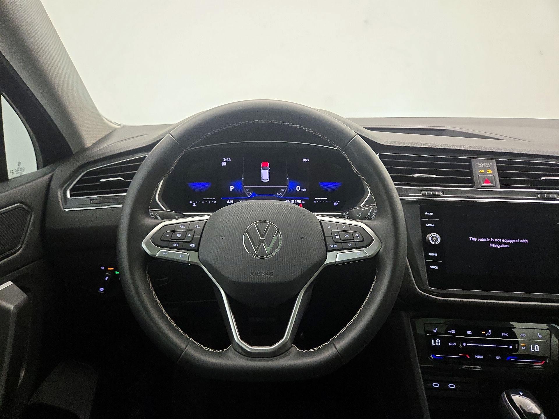 Thumbnail: 2023 Volkswagen Tiguan - 10